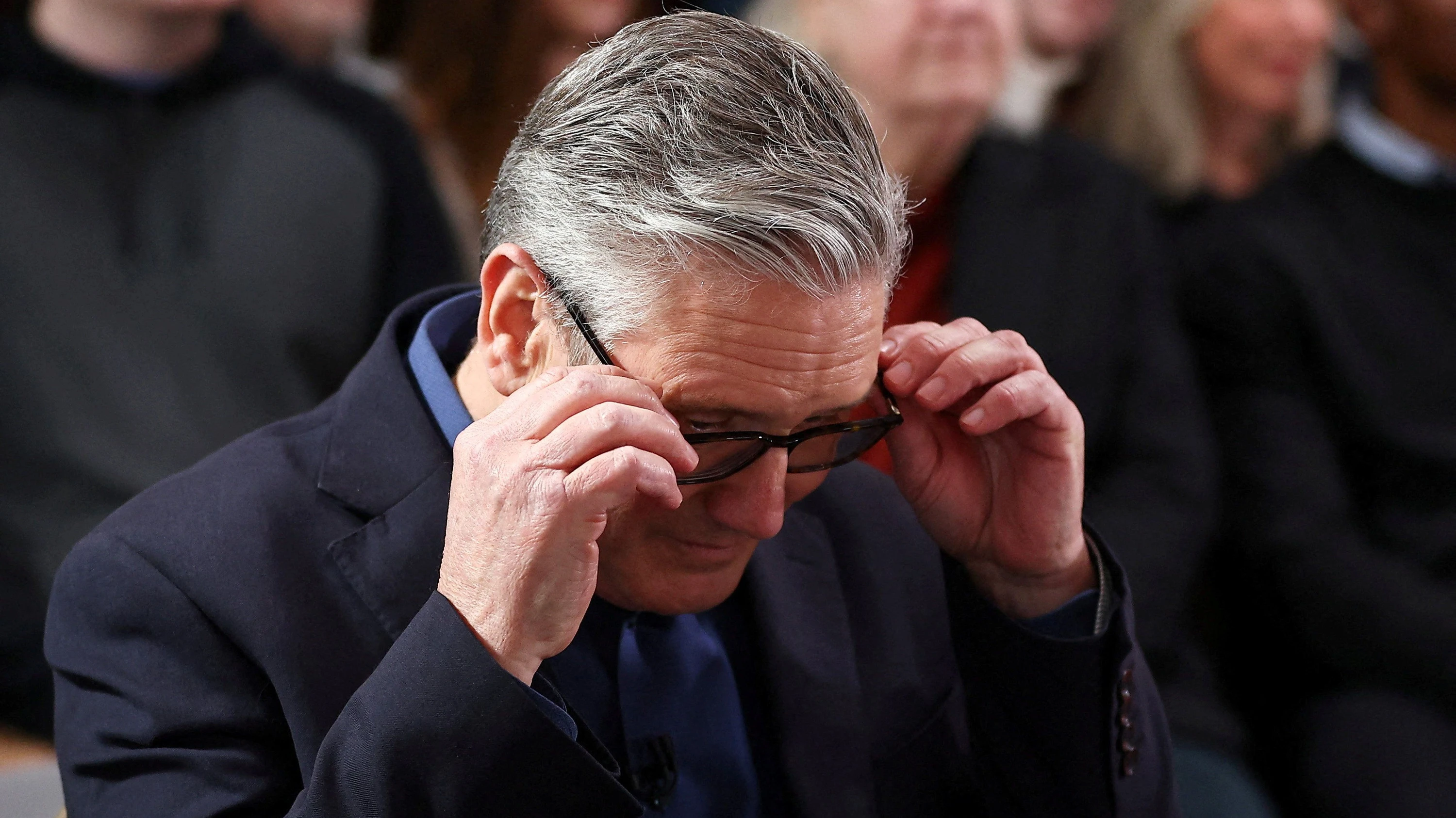 F.A.Z. Frühdenker: Wie sehr angezählt ist der britische Premierminister?