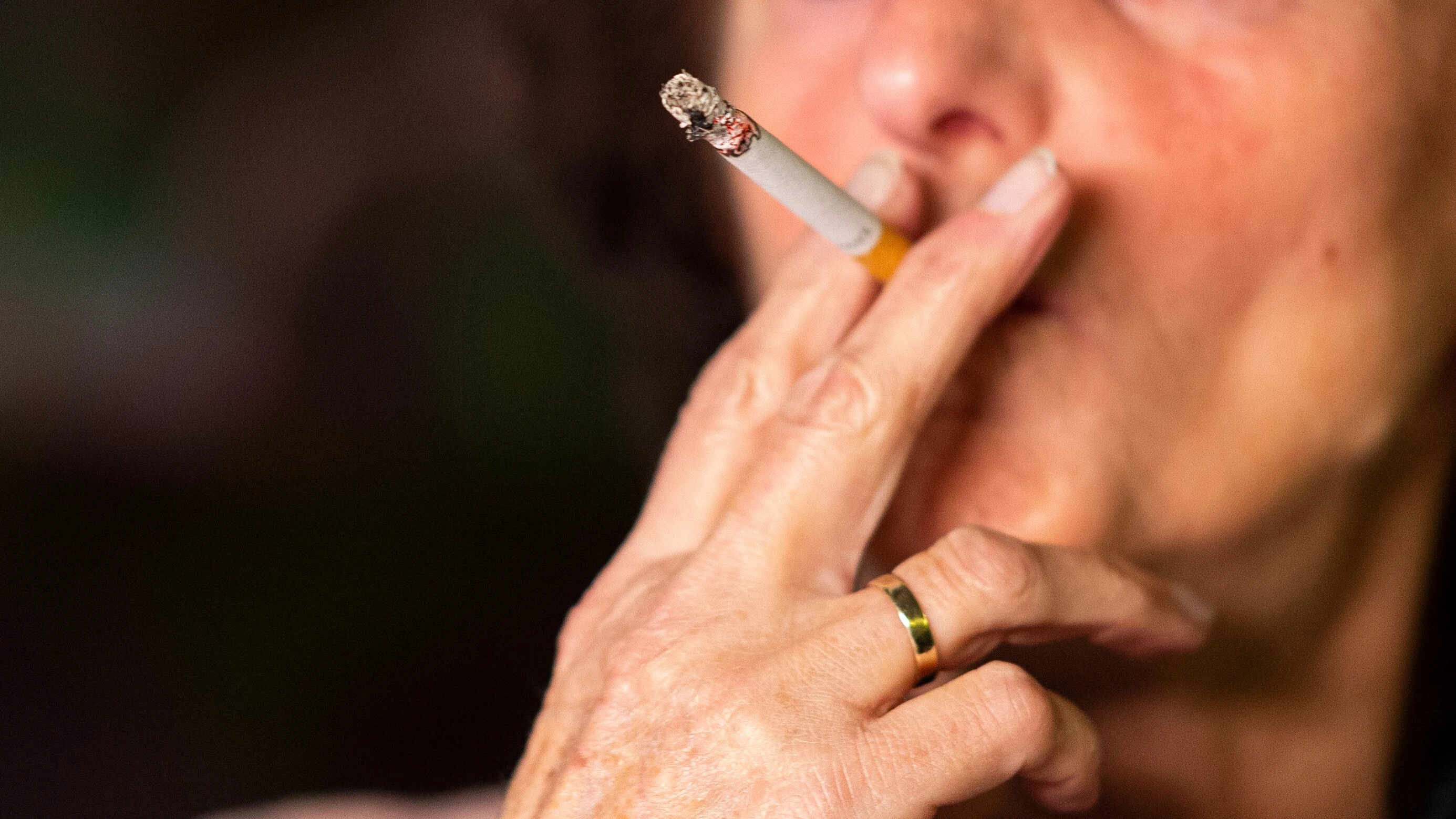 Gesetz in Großbritannien: Sollte der Staat das Rauchen verbieten?