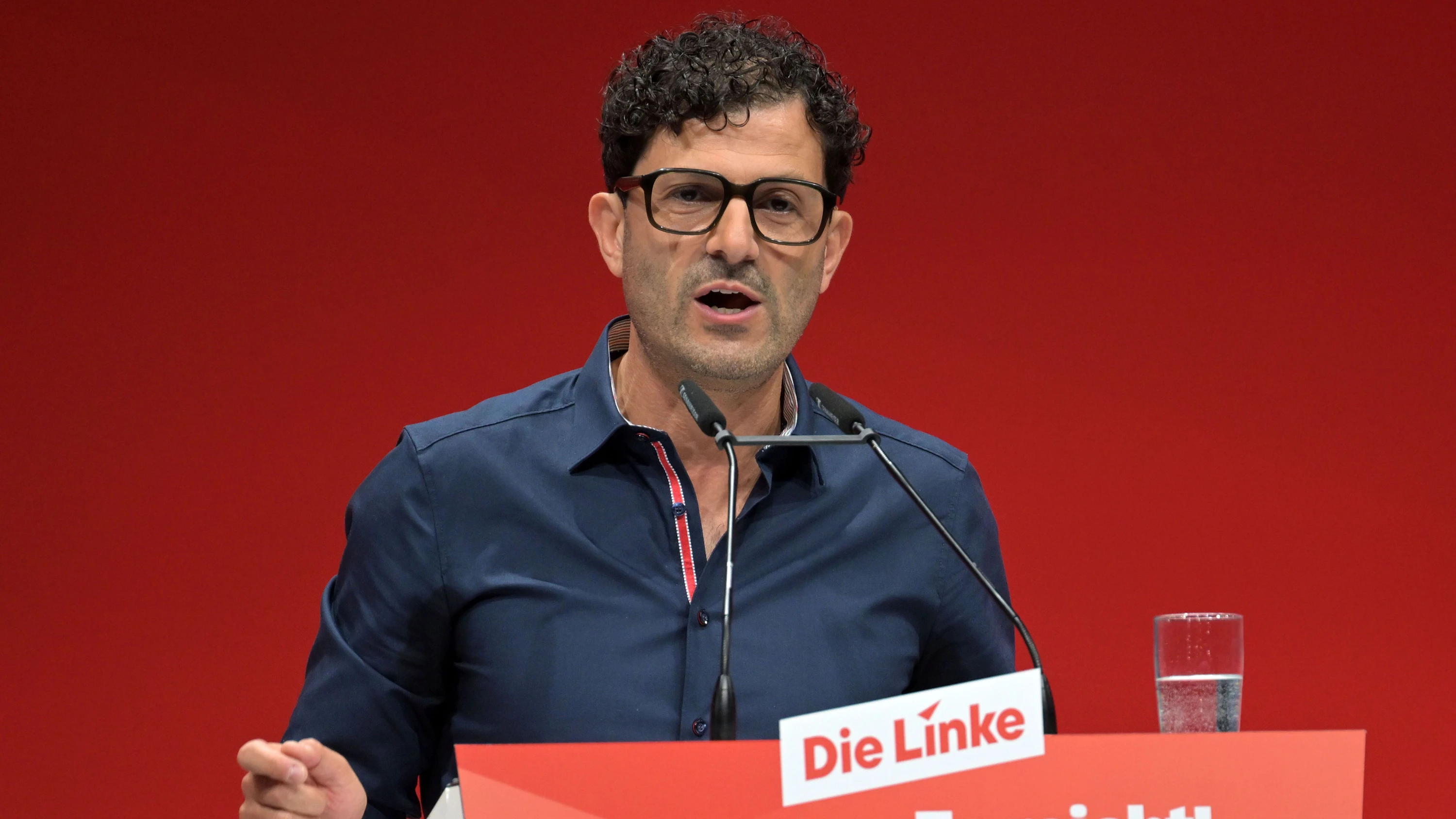 Der Ko-Vorsitzende der Linken, Luigi Pantisano, bei seiner Antrittsrede während des Bundesparteitages in Potsdam. - dpa