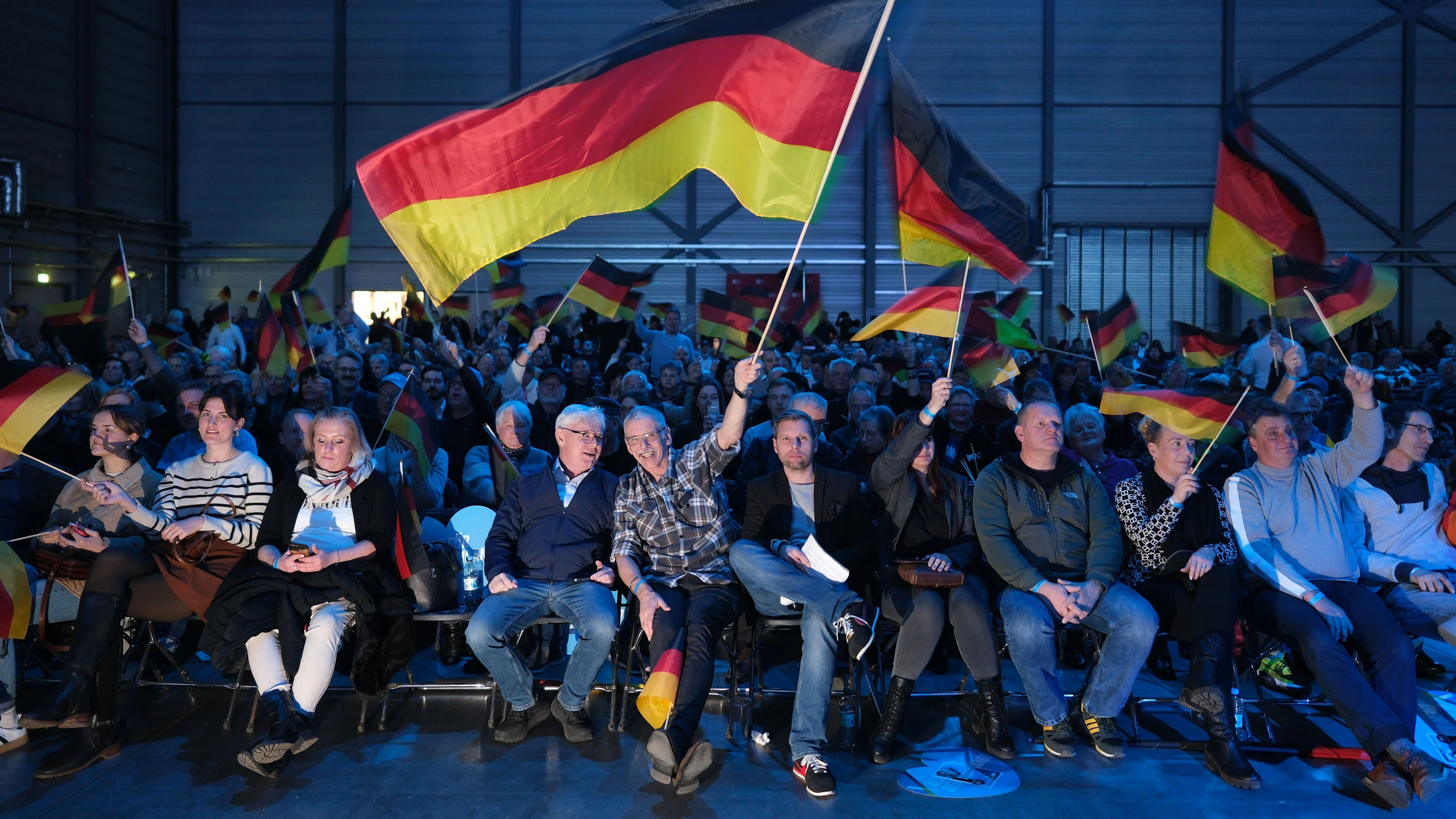 Besucher einer AfD-Veranstaltung im Januar 2025 in Halle - dpa