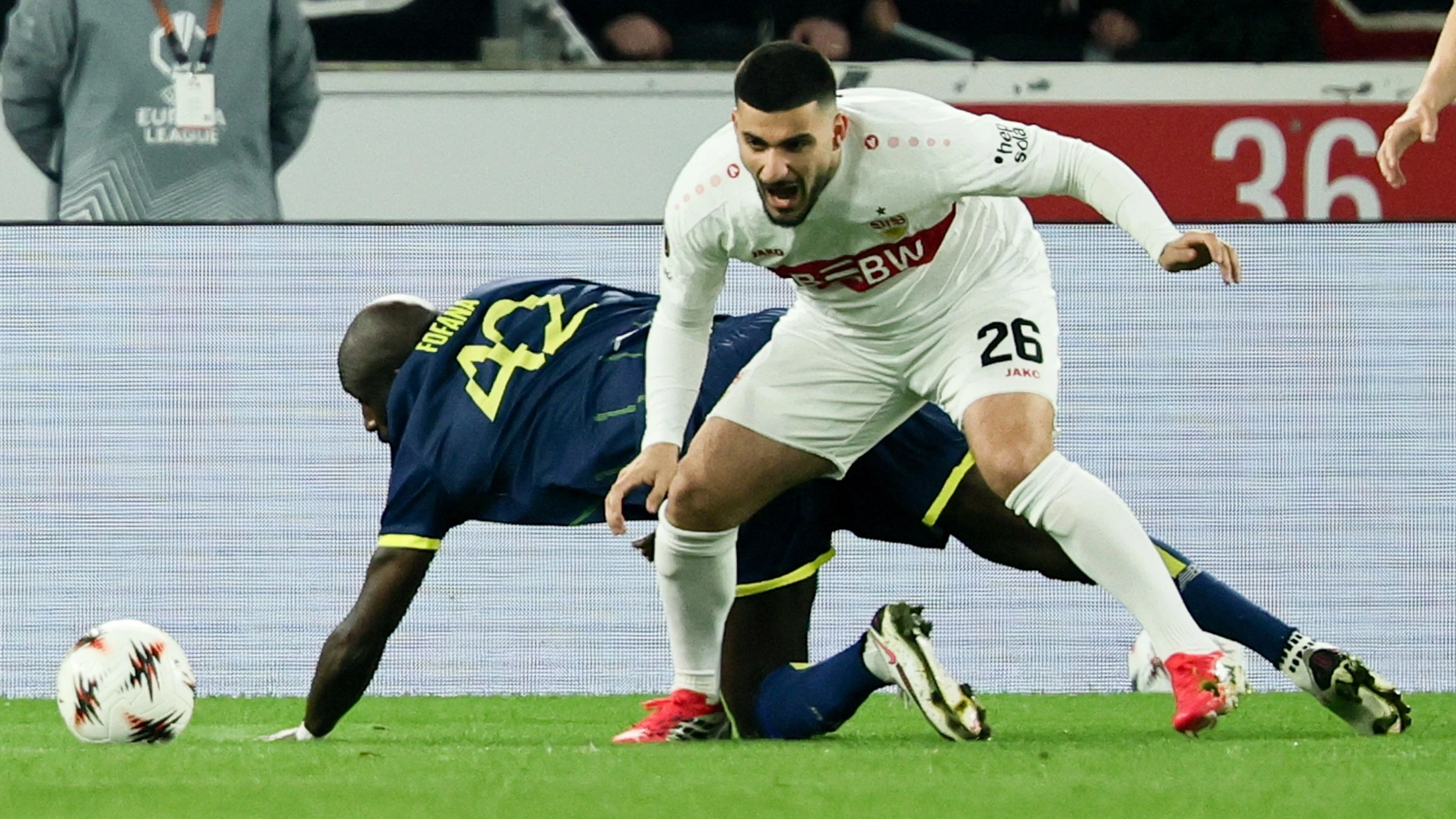 Stuttgarts ärger über Porto: „Der Linksverteidiger lag 37 Mal auf dem Boden“