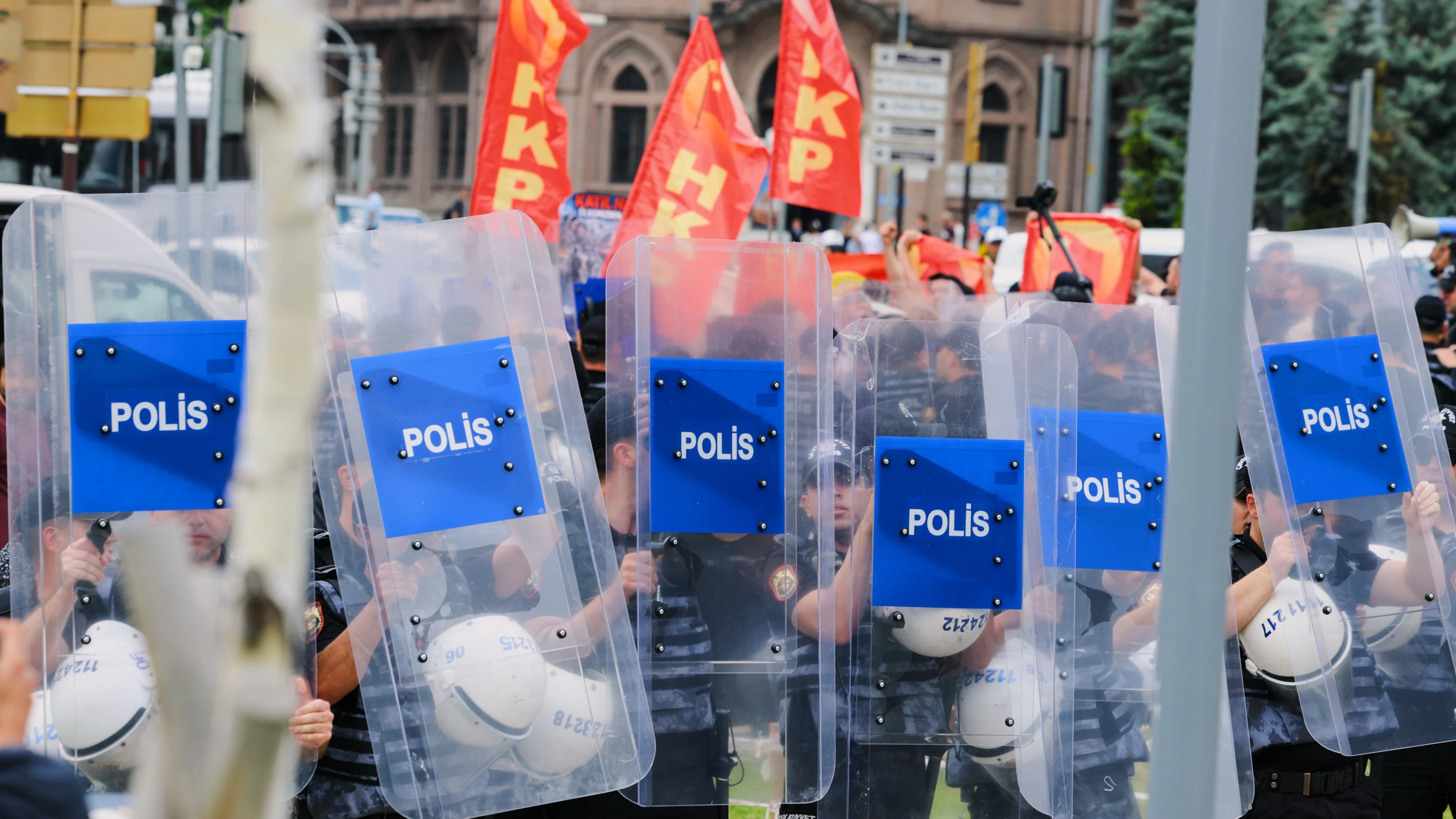 NATO-Gipfel: SPD fordert klare Worte von Merz zu Menschenrechten in der Türkei NATO-Gipfel: SPD fordert klare Worte von Merz zu Menschenrechten in der Türkei