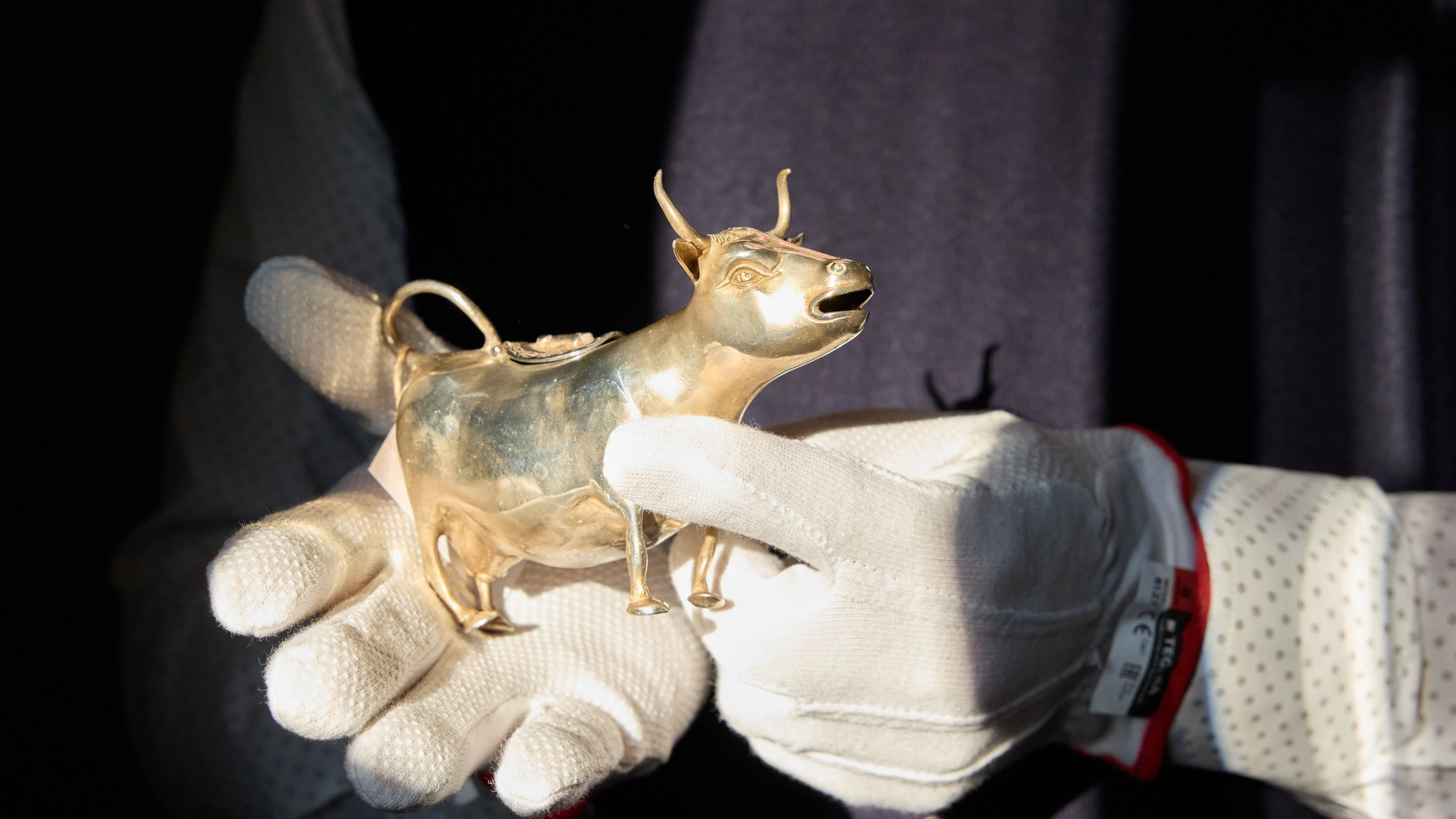 Brentanohaus: Die silberne Kuh ist wieder zu Hause