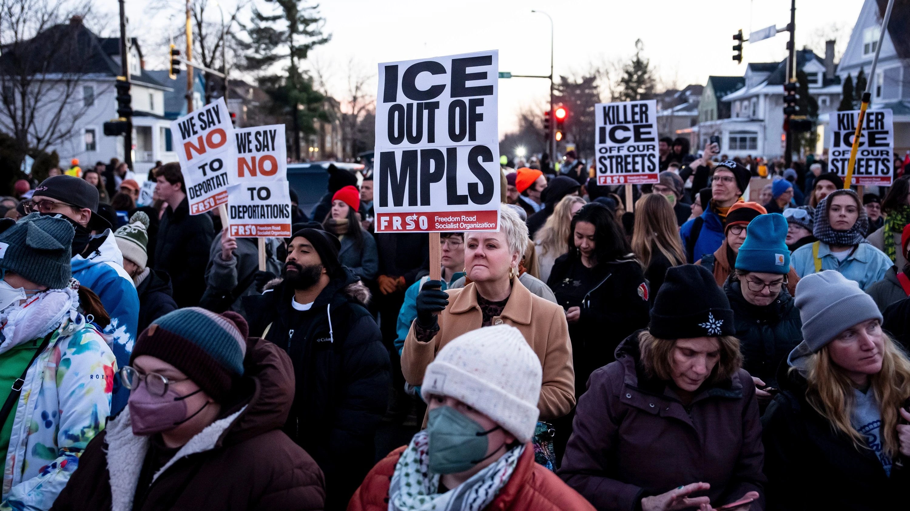 US-Einwanderungsbehörde: Frau stirbt nach Schüssen bei ICE-Einsatz in Minneapolis US-Einwanderungsbehörde: Frau stirbt nach Schüssen bei ICE-Einsatz in Minneapolis