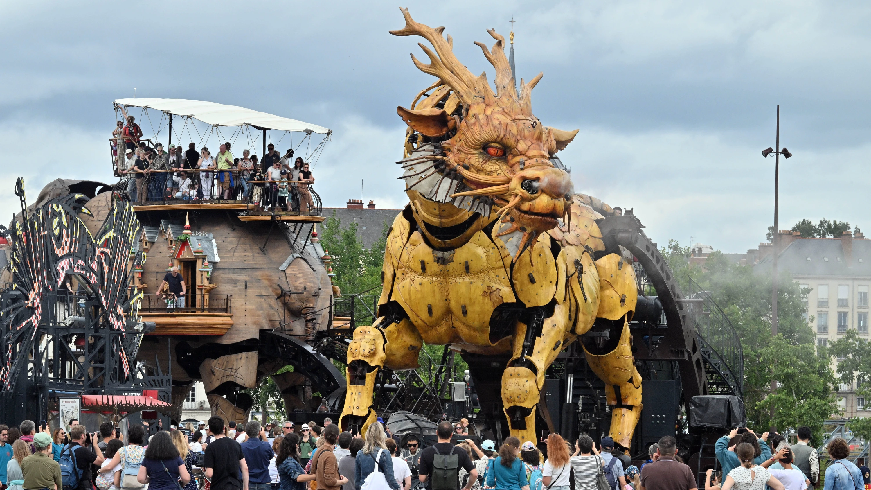 Keine Angst vor diesem Bestiarium: Die überlebensgroßen, mechanischen Phantasietiere sind zu den inoffiziellen Wappentieren von Nantes geworden. - Picture Alliance