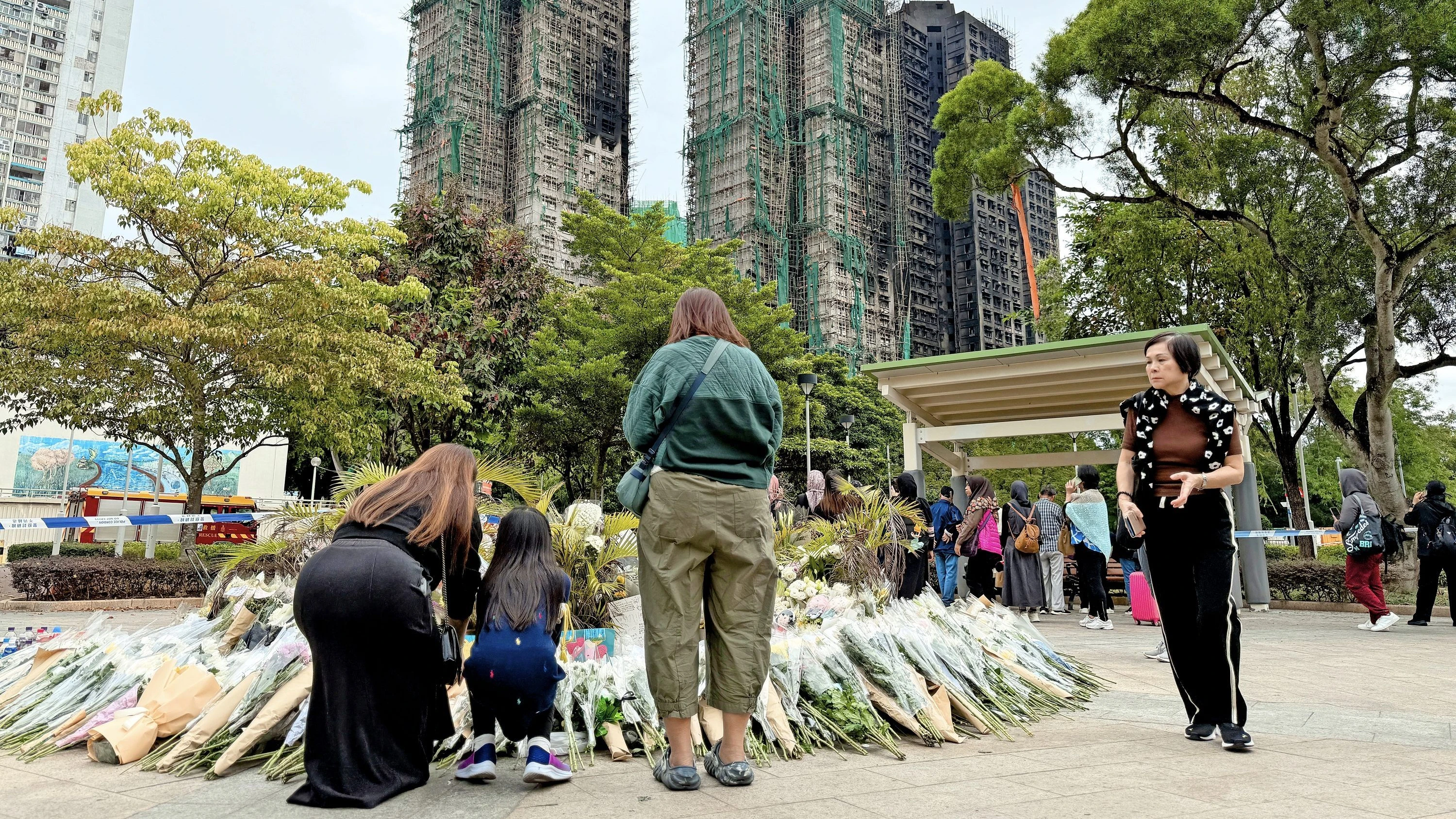 Brandkatastrophe in Hongkong: Kampf um die Bambusgerüste