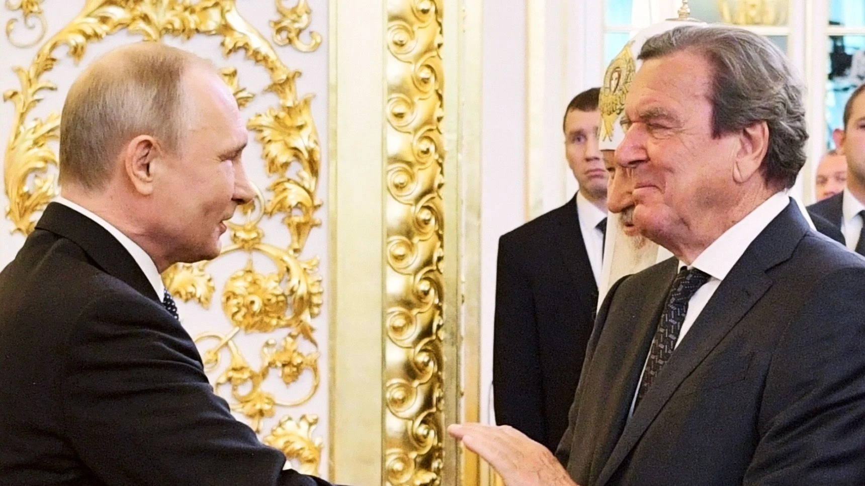 Liveblog Ukrainekrieg: Kreml: „Gutes und freundschaftliches“ Gespräch zwischen Putin und Schröder