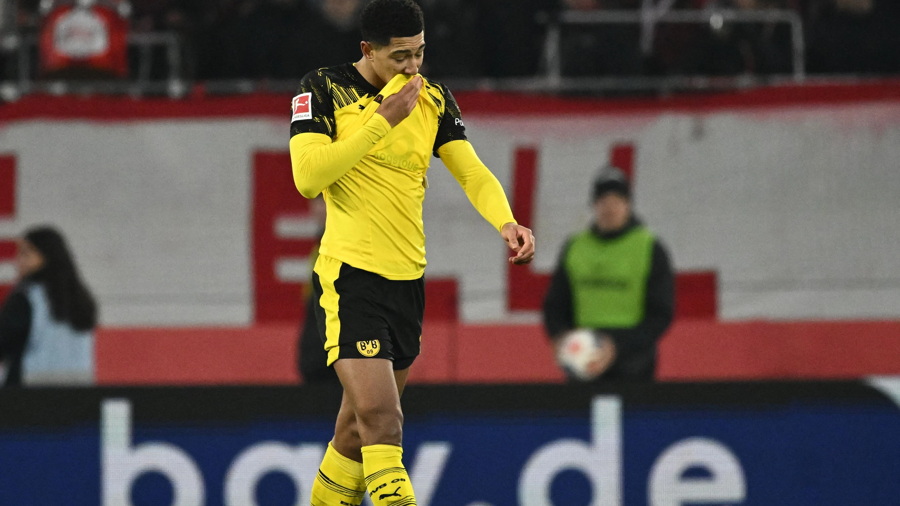 1:1 gegen Freiburg: BVB zittert sich zu Remis in Unterzahl 1:1 gegen Freiburg: BVB zittert sich zu Remis in Unterzahl