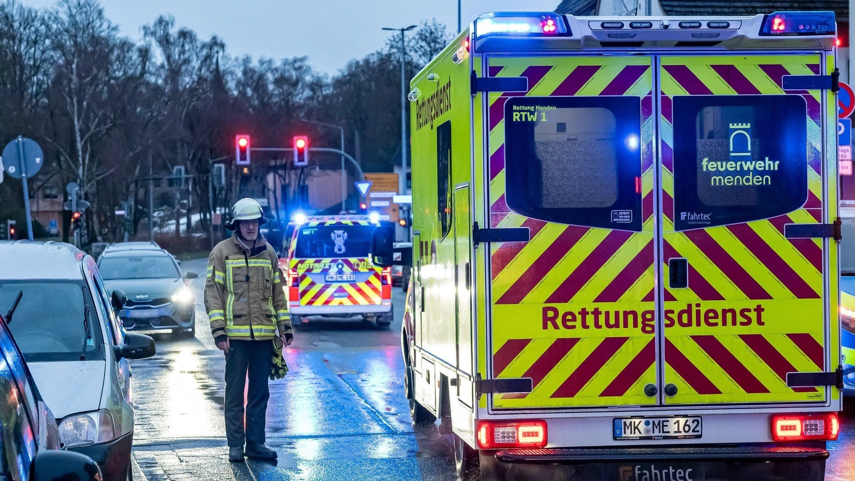 Menden: Ermittlungen nach Inobhutnahme von sechs verwahrlosten Kindern