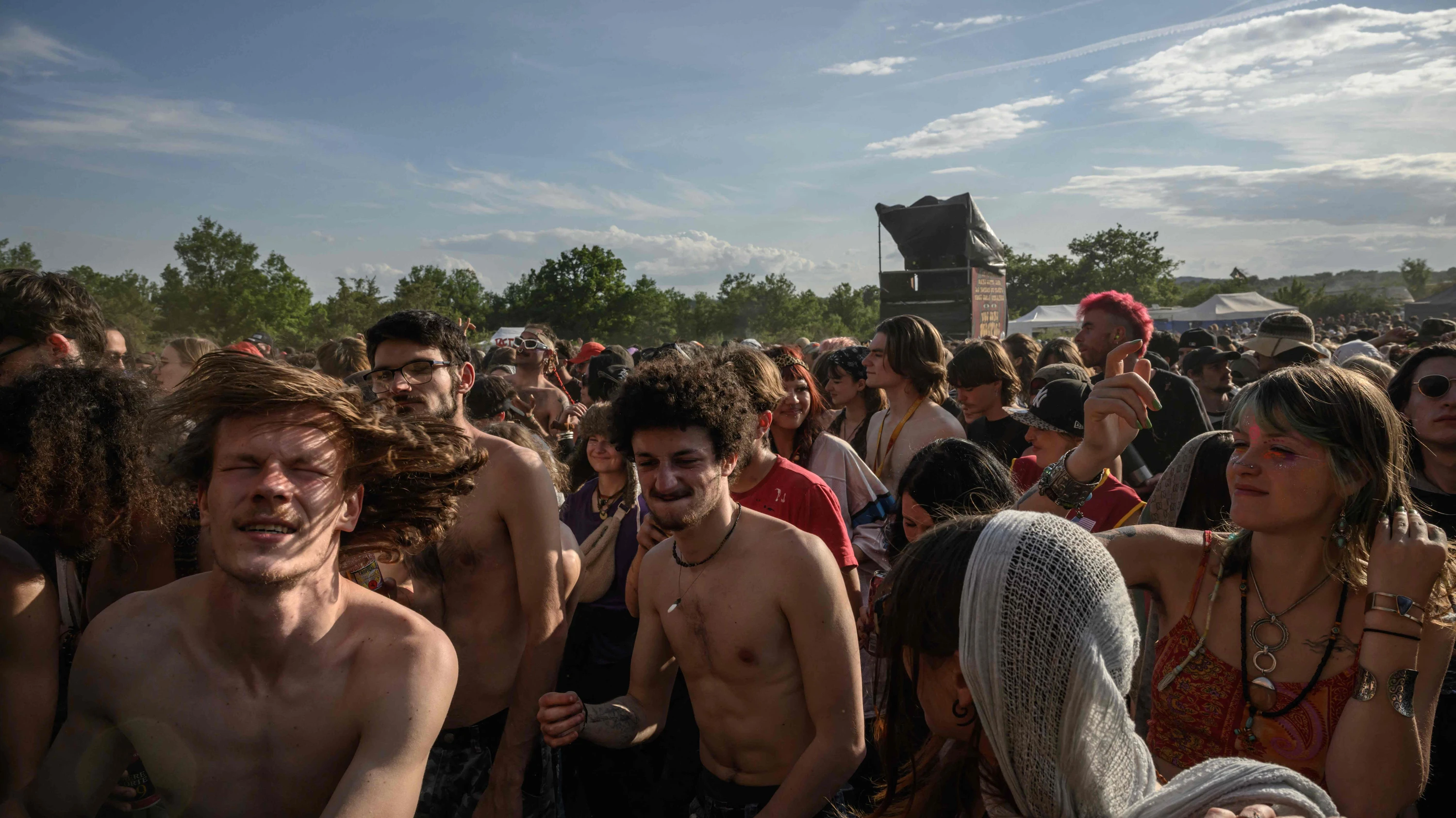 Auf Militärgelände: Bis zu 40.000 Teilnehmer auf illegalem Rave in Frankreich