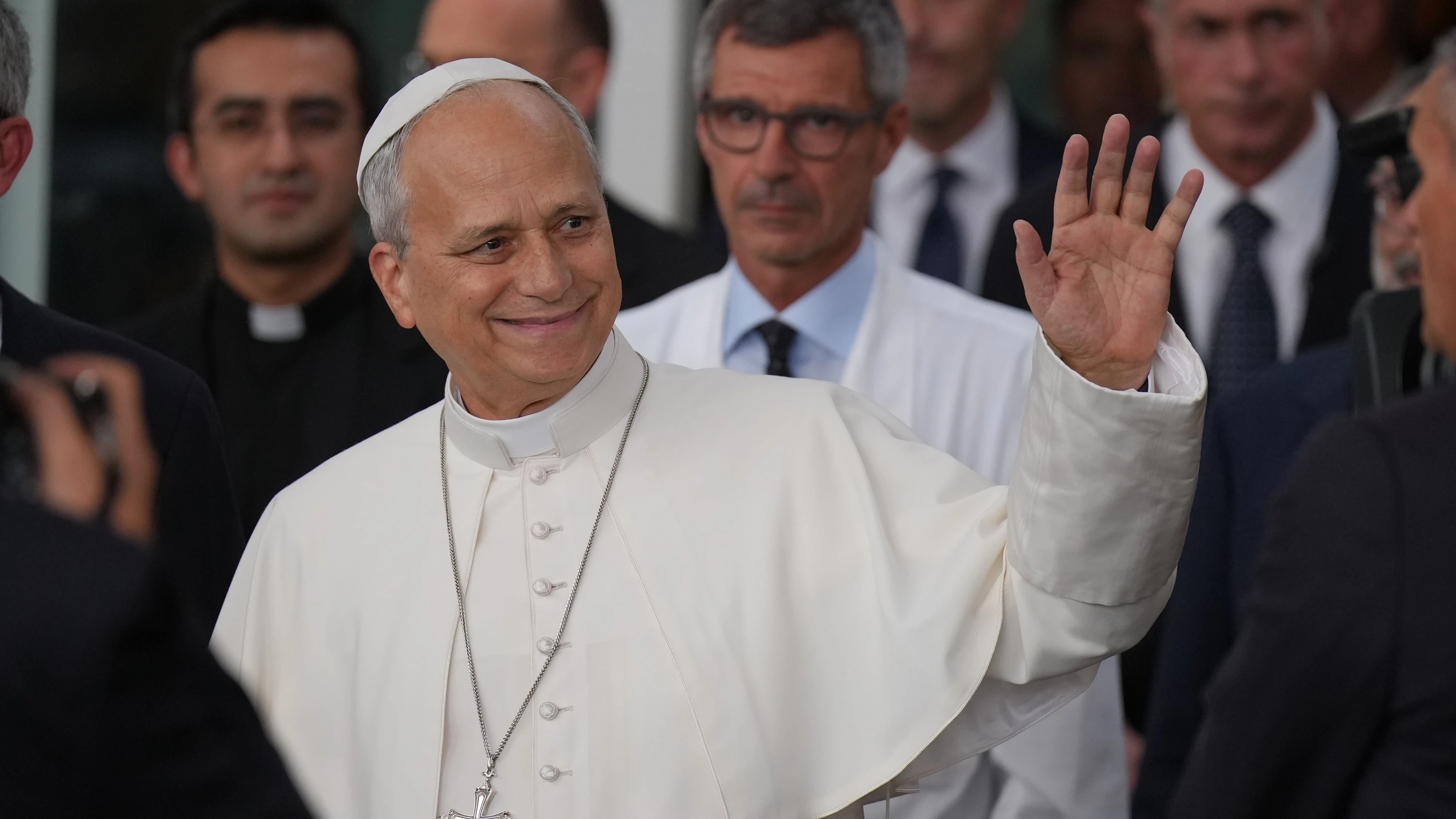 VATIKAN: Papst Leo XIV. nach Lungen-Operation aus Klinik entlassen