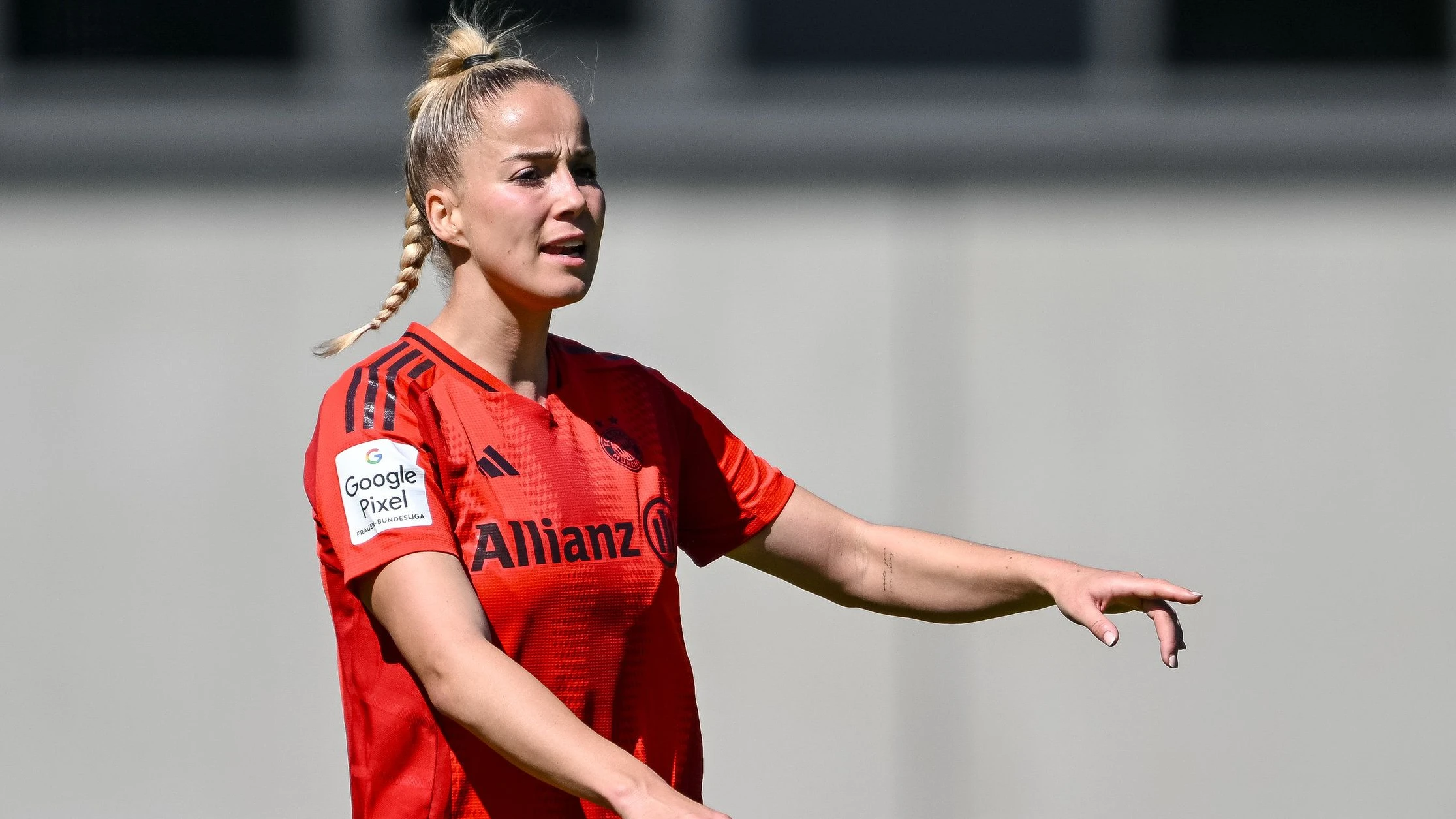 FC Bayern bestätigt: DFB-Kapitänin Gwinn fällt wochenlang aus