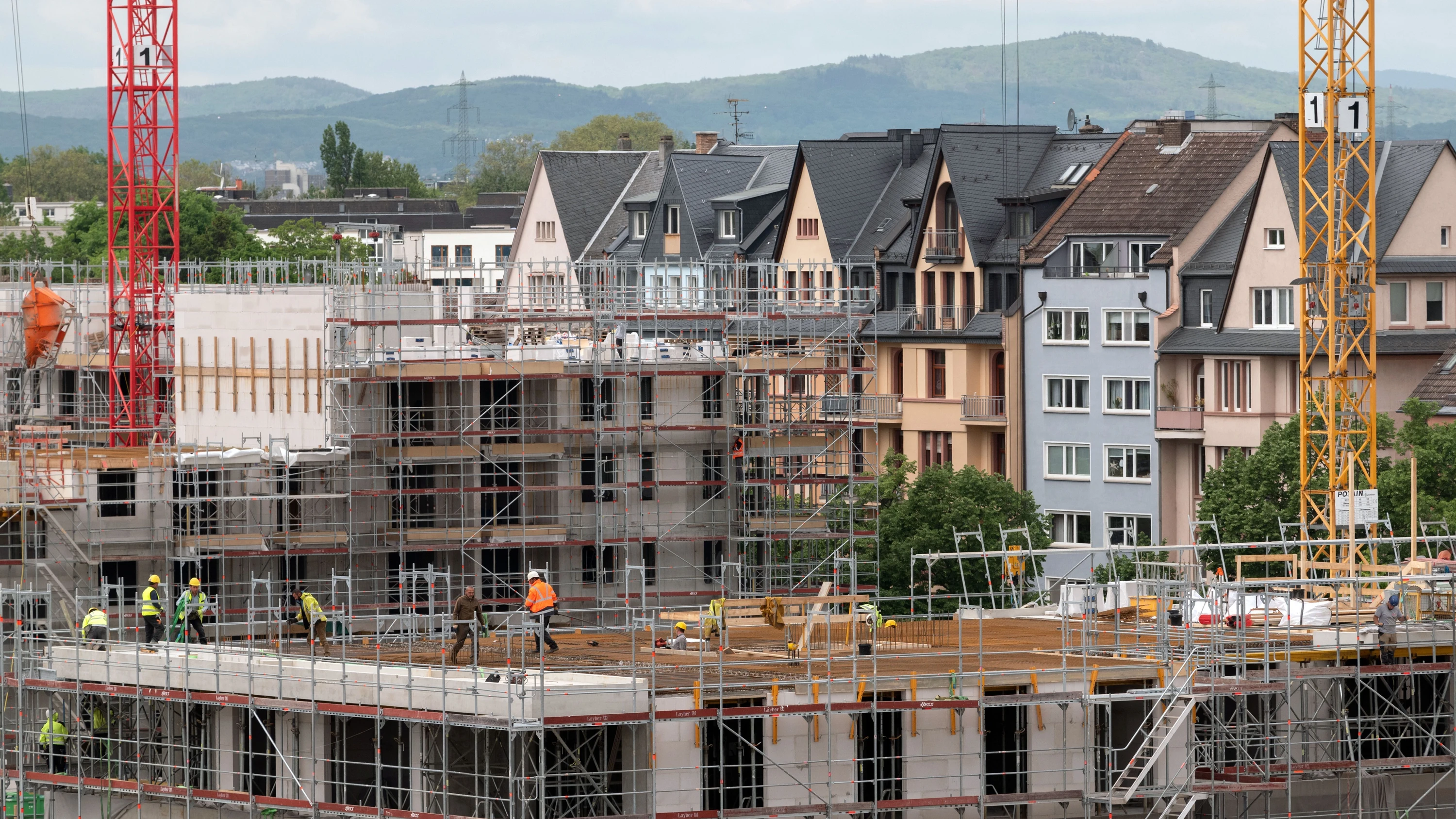 Zu viele Vorschriften: Regeln zum Beispiel für die Größe von Fenstern hemmen den Bau von Wohnungen. - Frank Röth