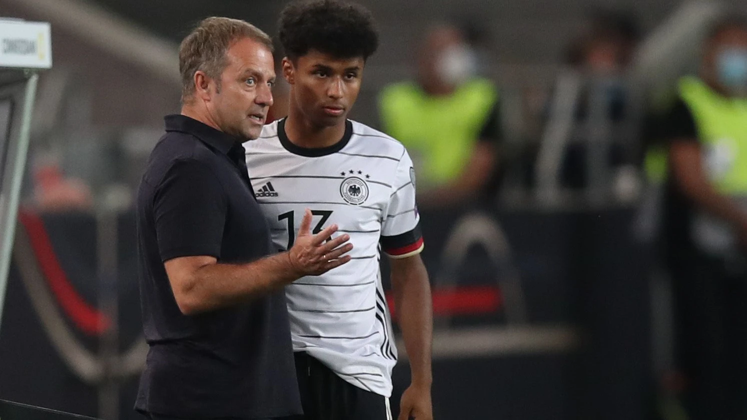 Treffen sich in Barcelona wieder: Hansi Flick und Karim Adeyemi, hier beim: WM-Qualifikation Deutschland - Armenien 2021 - dpa