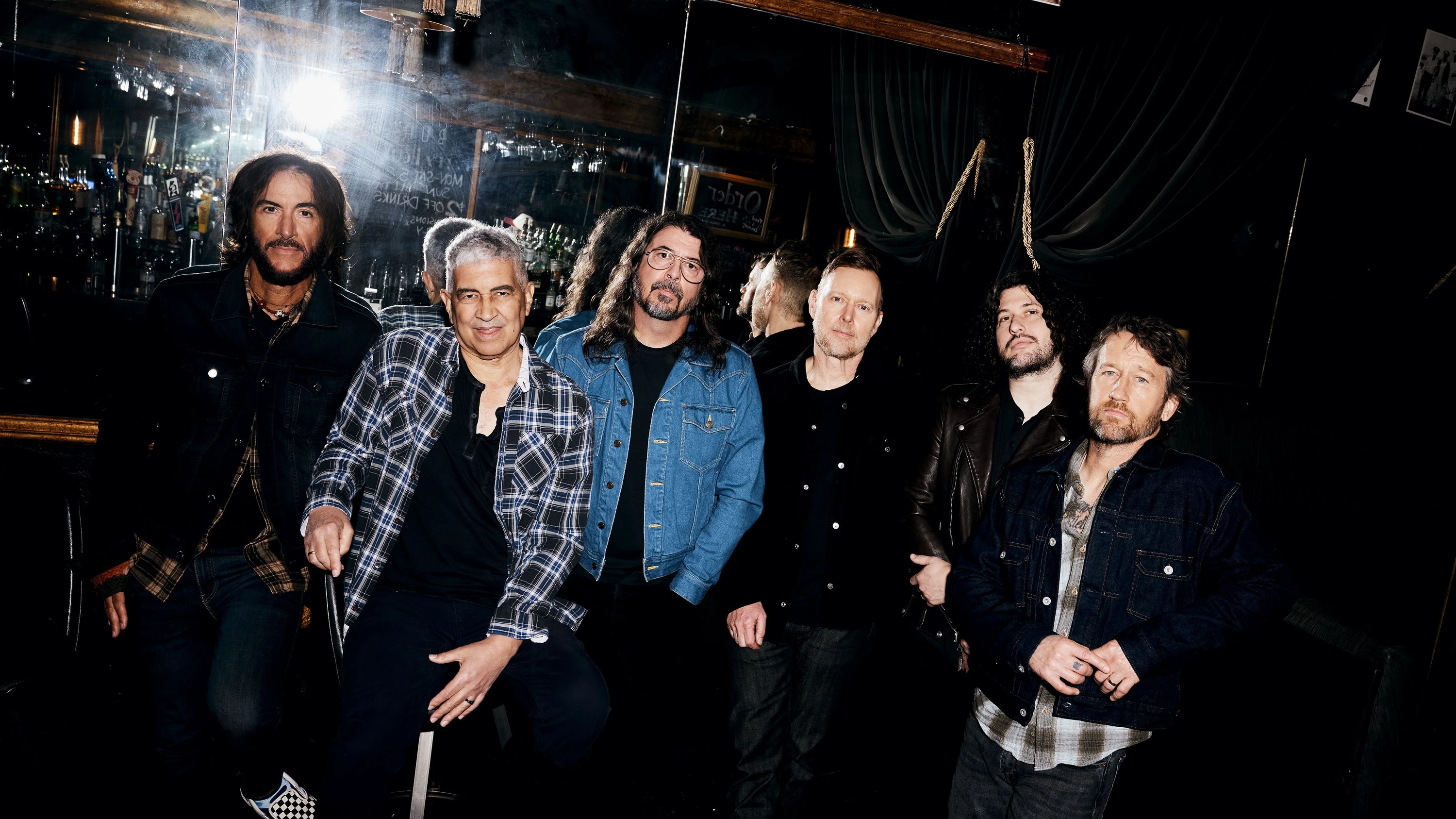 Album der Foo Fighters: Ältere Herren mit schönem Spielzeug