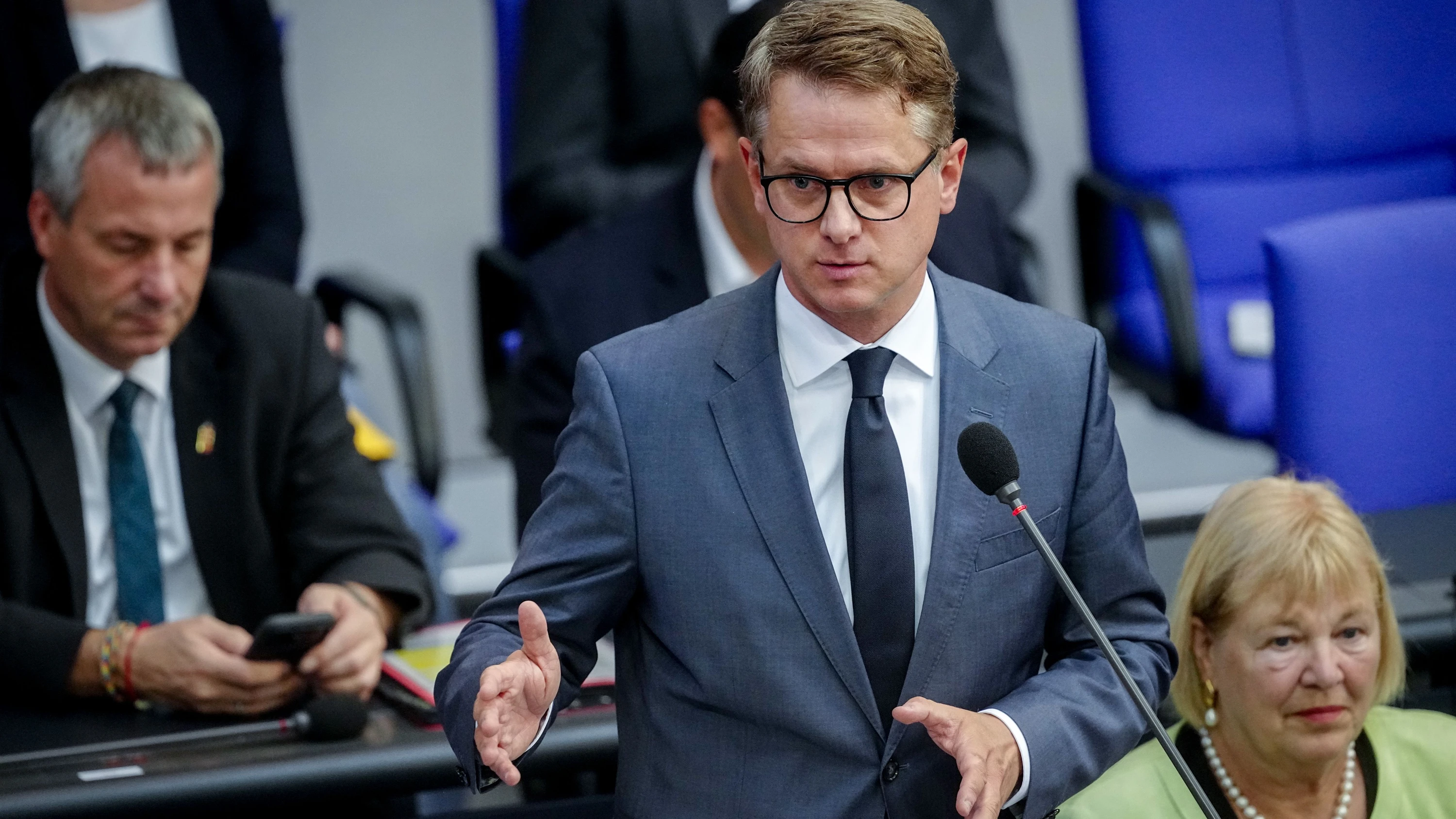 23.09.2026, Berlin: Carsten Linnemann (CDU), Bundesminister für Gesundheit, spricht bei der Sitzung des Bundestags mit der Regierungsbefragung. - dpa