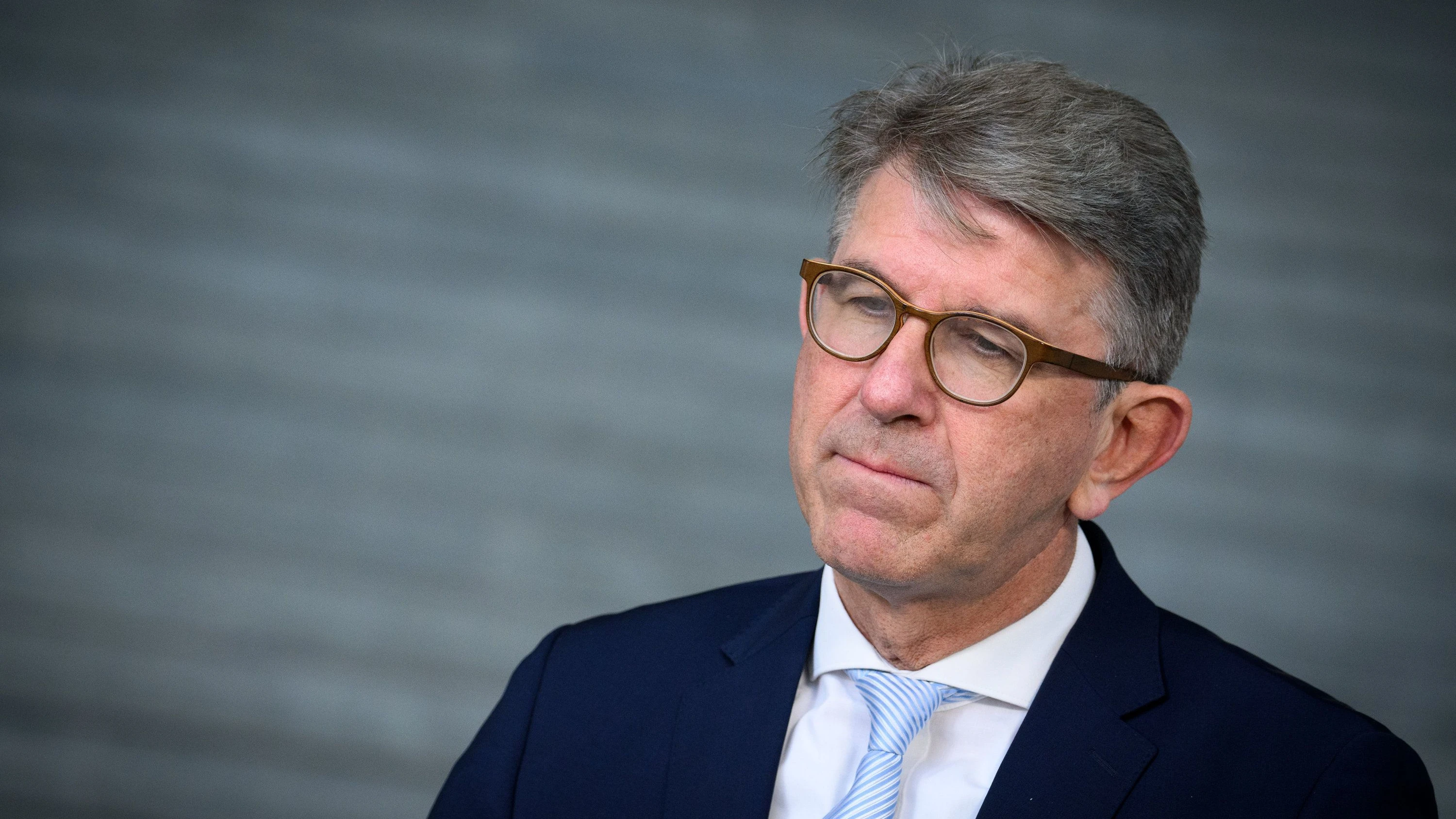 Liveblog Bundespolitik: Weimer trennt sich von Verlagsanteilen