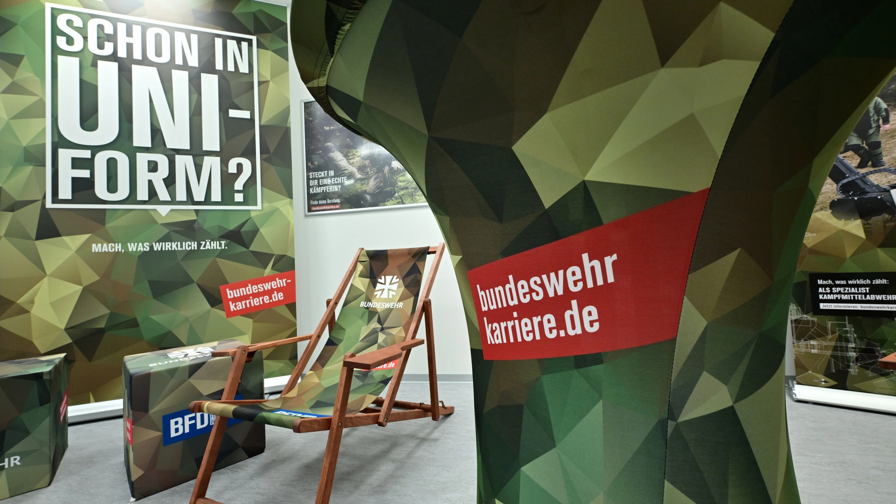 Wer für längere Zeit ins Ausland will, braucht eine Genehmigung der Bundeswehr. Vielen war das bislang gar nicht bewusst. - dpa