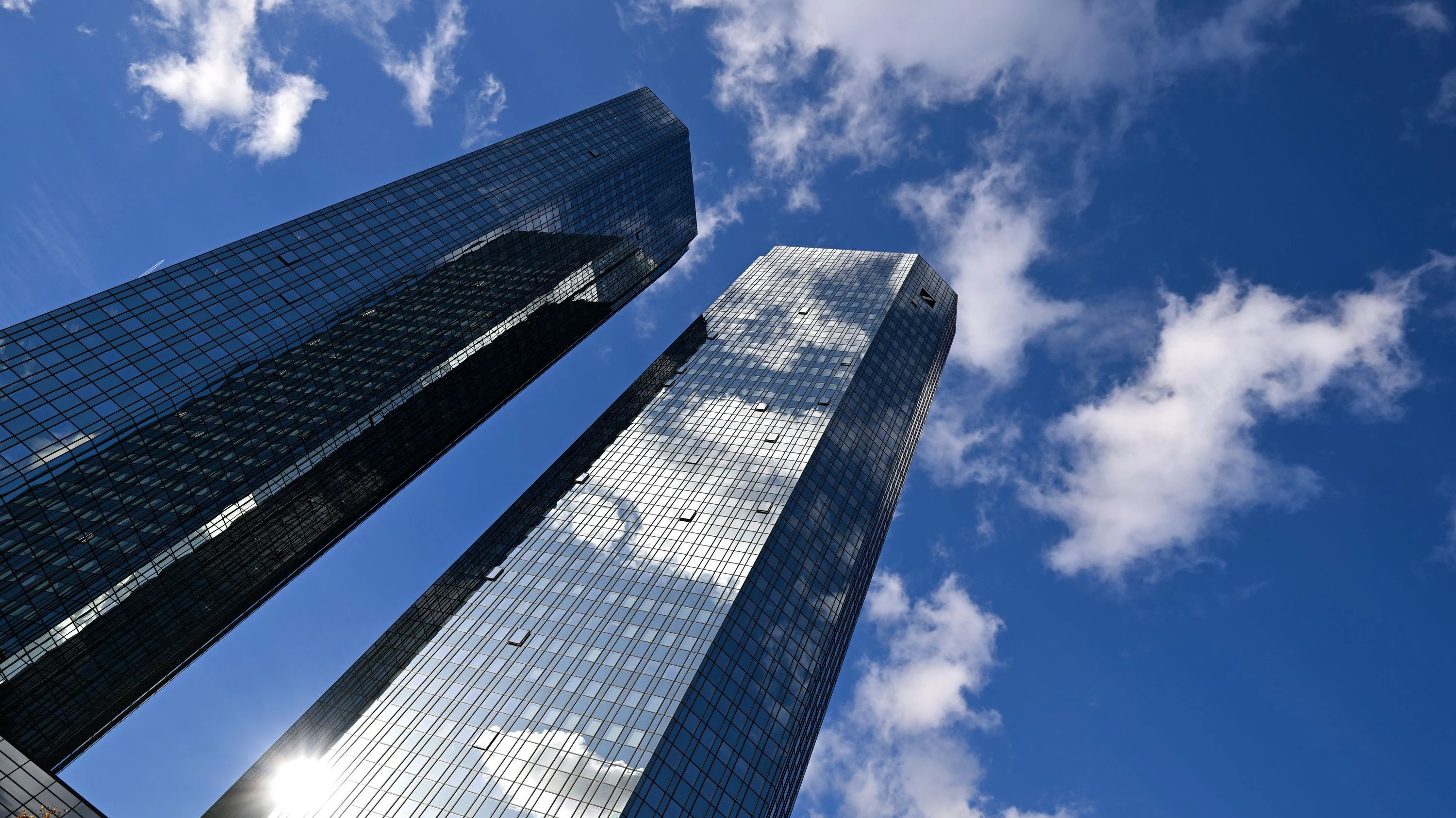 Verdacht der Geldwäsche: BKA durchsucht Zentrale der Deutschen Bank in Frankfurt