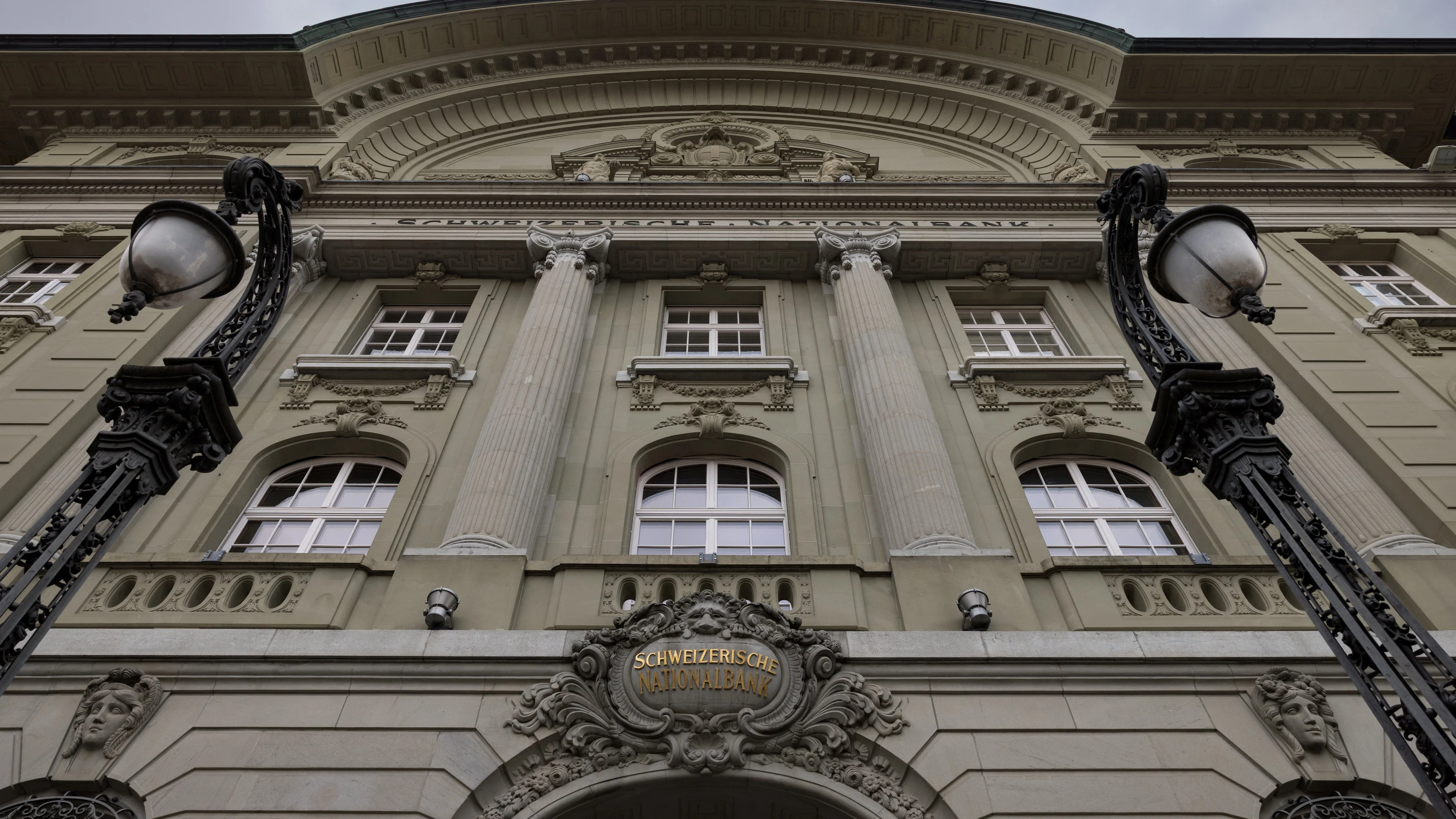 Geldpolitik: Schweizer Notenbank belässt den Leitzins auf null Prozent Geldpolitik: Schweizer Notenbank belässt den Leitzins auf null Prozent