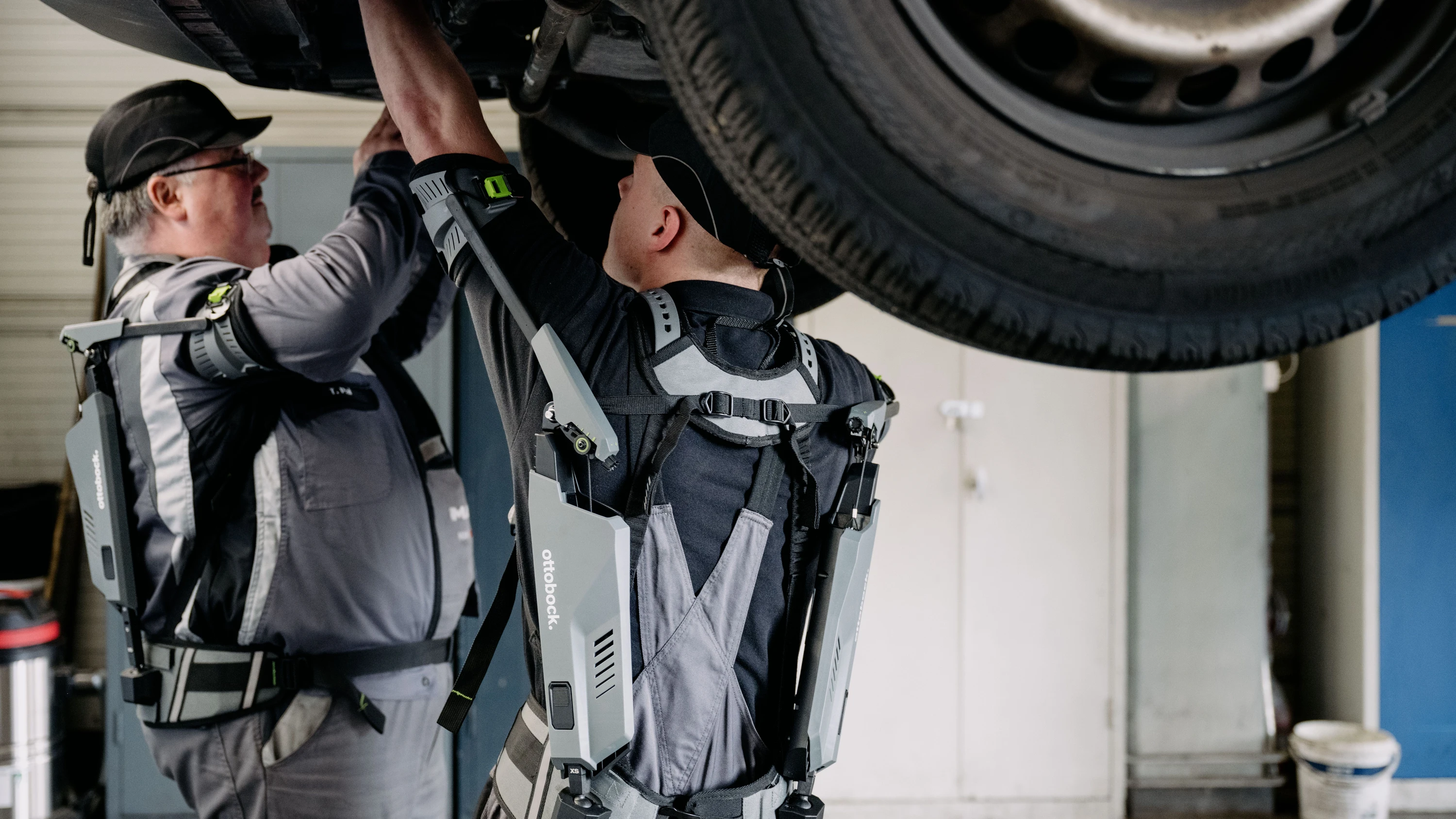 Arbeitsbelastung: Wie Exoskelette Rücken und Schultern entlasten