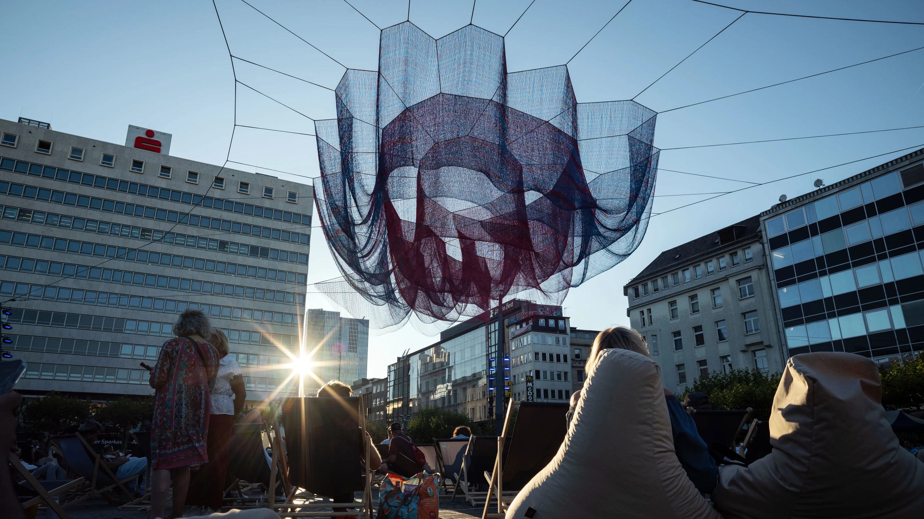 1,4 Millionen Euro Weg: Kritik an Frankfurts „Himmel voller Geld“