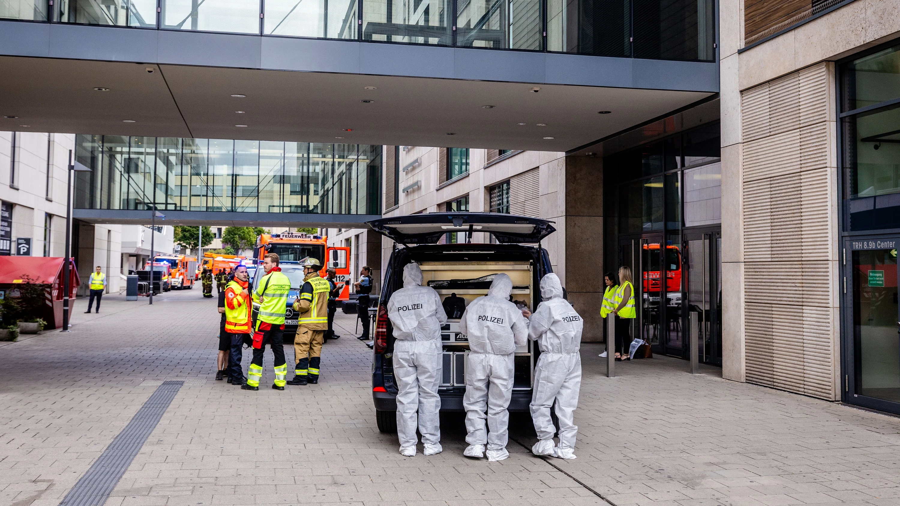 Mutmaßlicher Täter festgenommen: Frau mit Messer angegriffen und danach angezündet