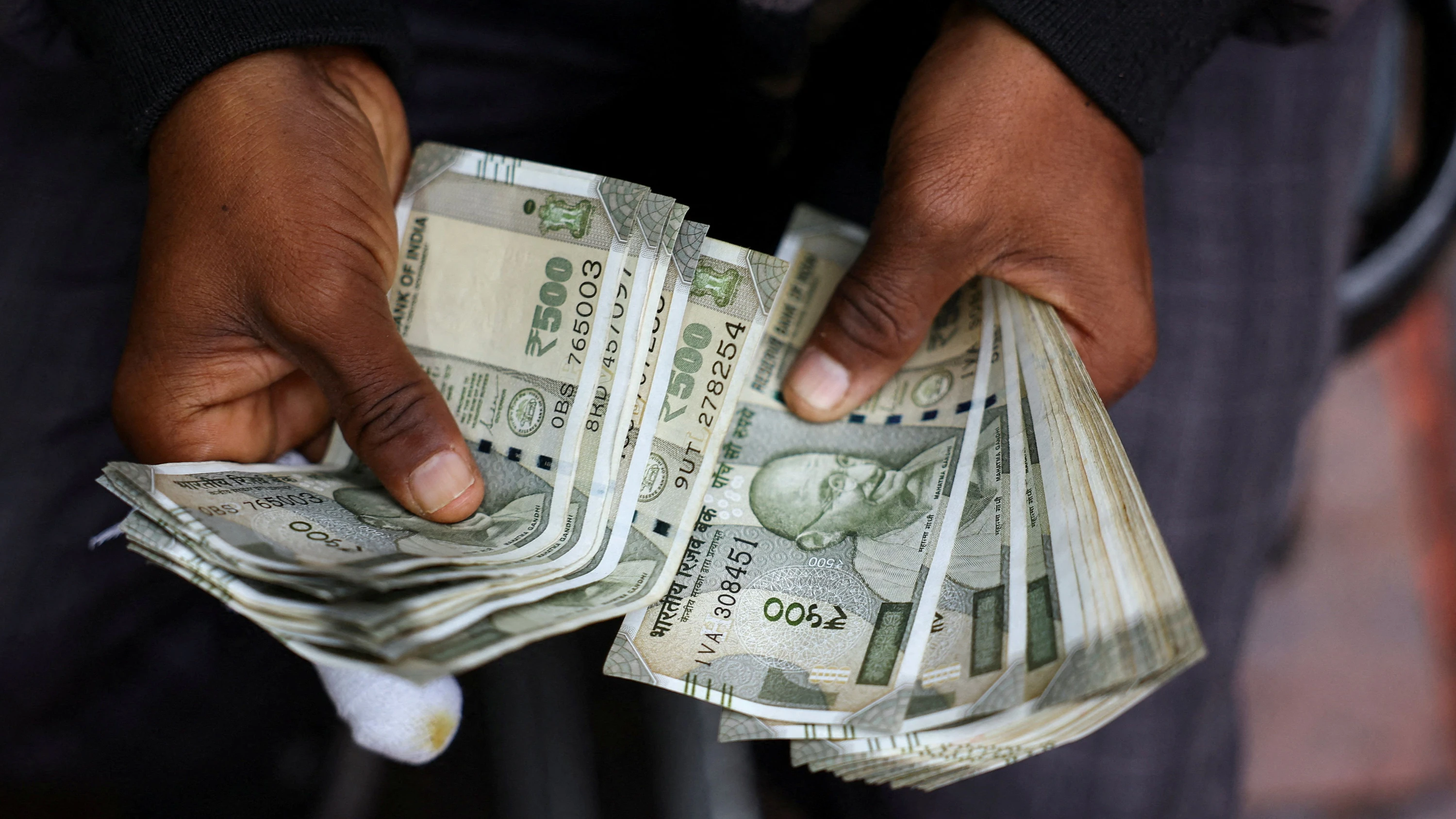 Schwache Währung: Indiens Angst um die Rupie – Modi gerät unter Druck