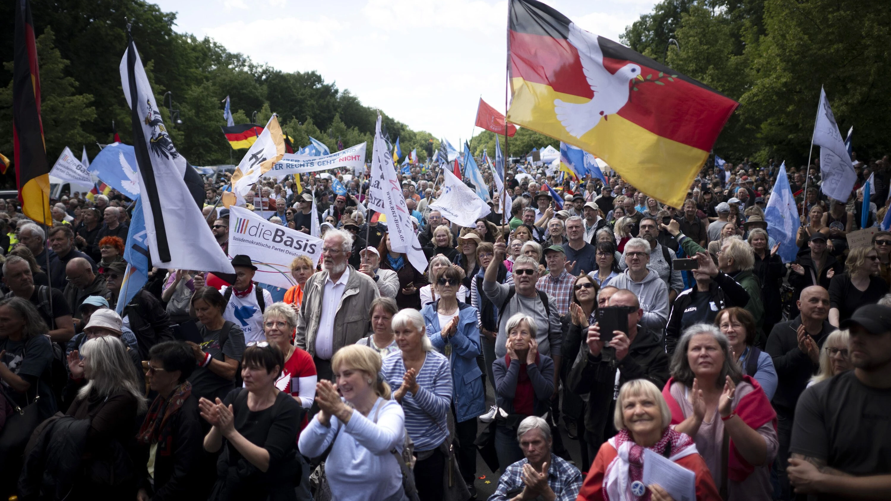 Umdeutung eines Begriffs: Ist der Mensch für Frieden gemacht? Umdeutung eines Begriffs: Ist der Mensch für Frieden gemacht?