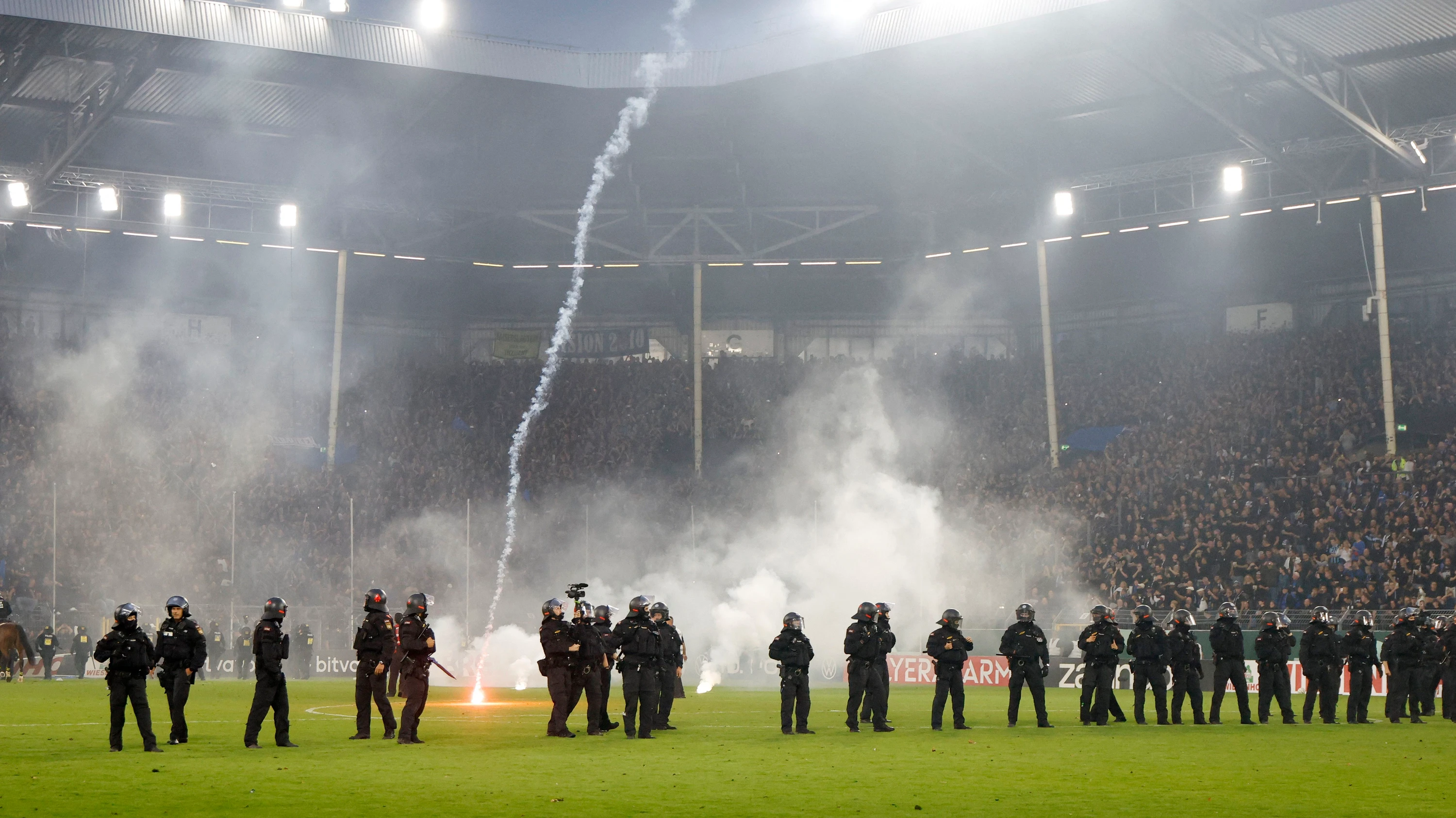 Schwere AUsschreitungen: Mannheim und Kaiserslautern drohen Konsequenzen Schwere AUsschreitungen: Mannheim und Kaiserslautern drohen Konsequenzen
