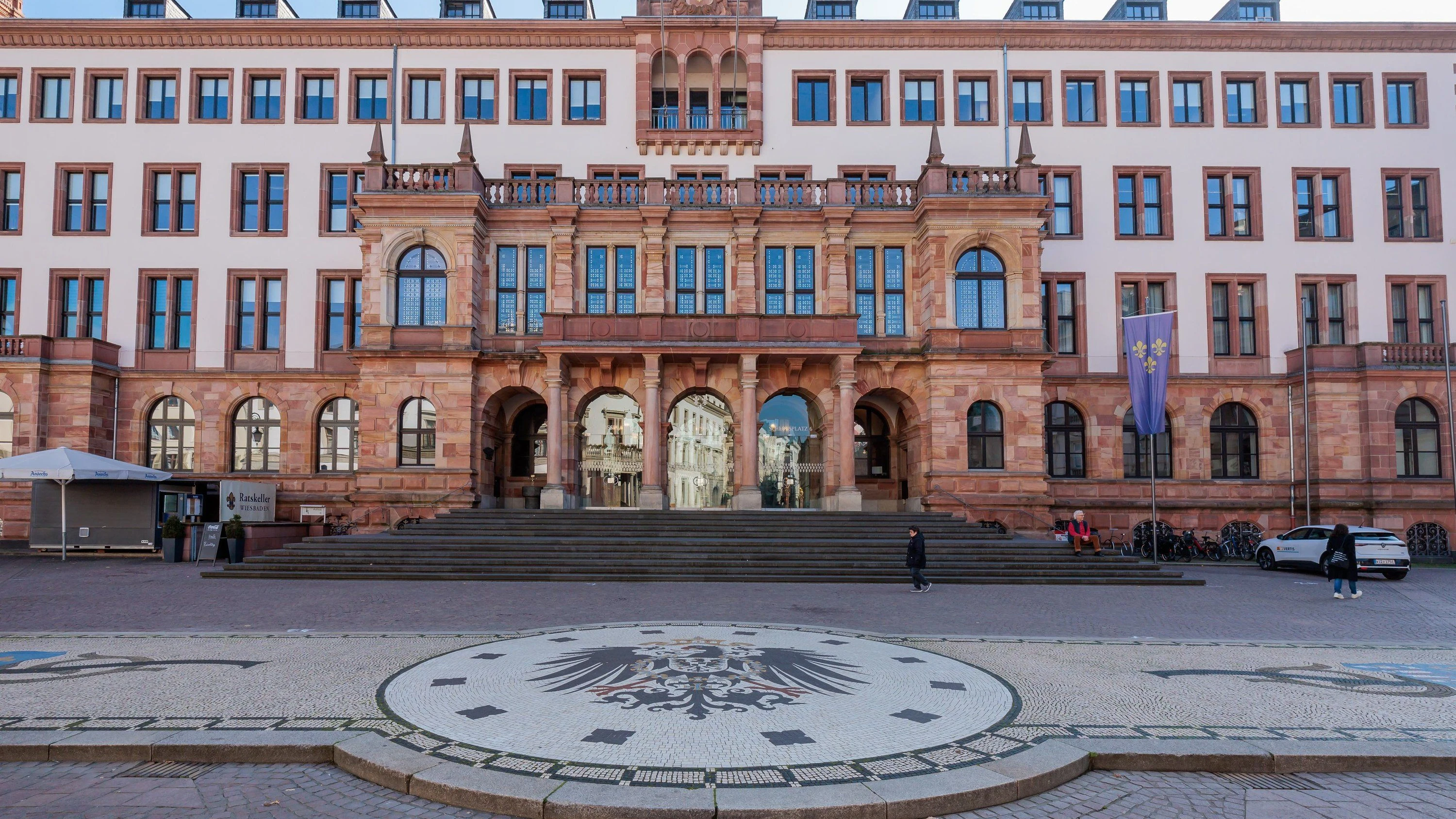 Kommunale Finanzen: Wiesbadens Personalausgaben in zehn Jahren fast verdoppelt