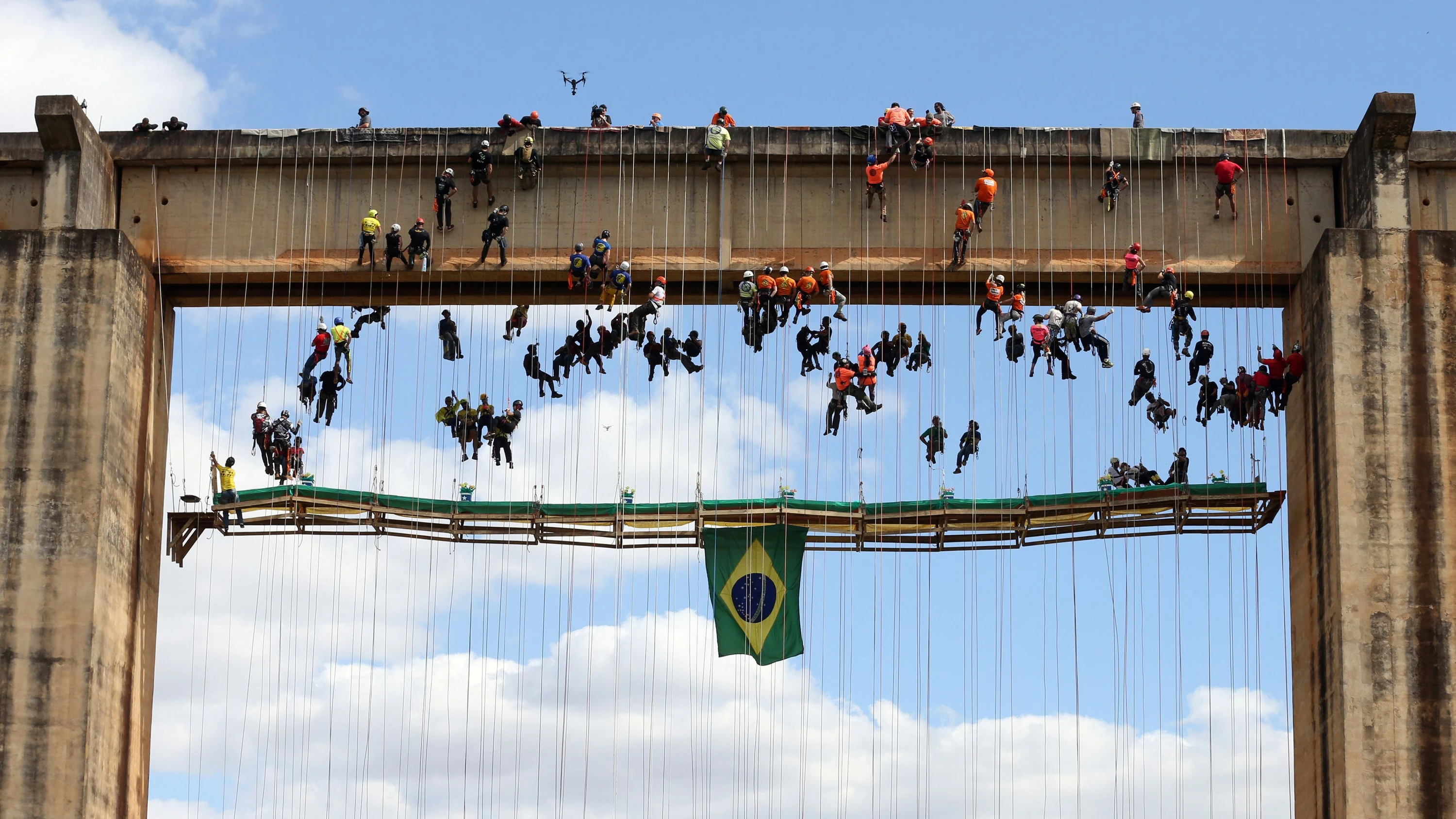 Bild: sturz ohne Sicherungsseil: Neue Festnahmen nach tödlichem Rope Jump in Brasilien