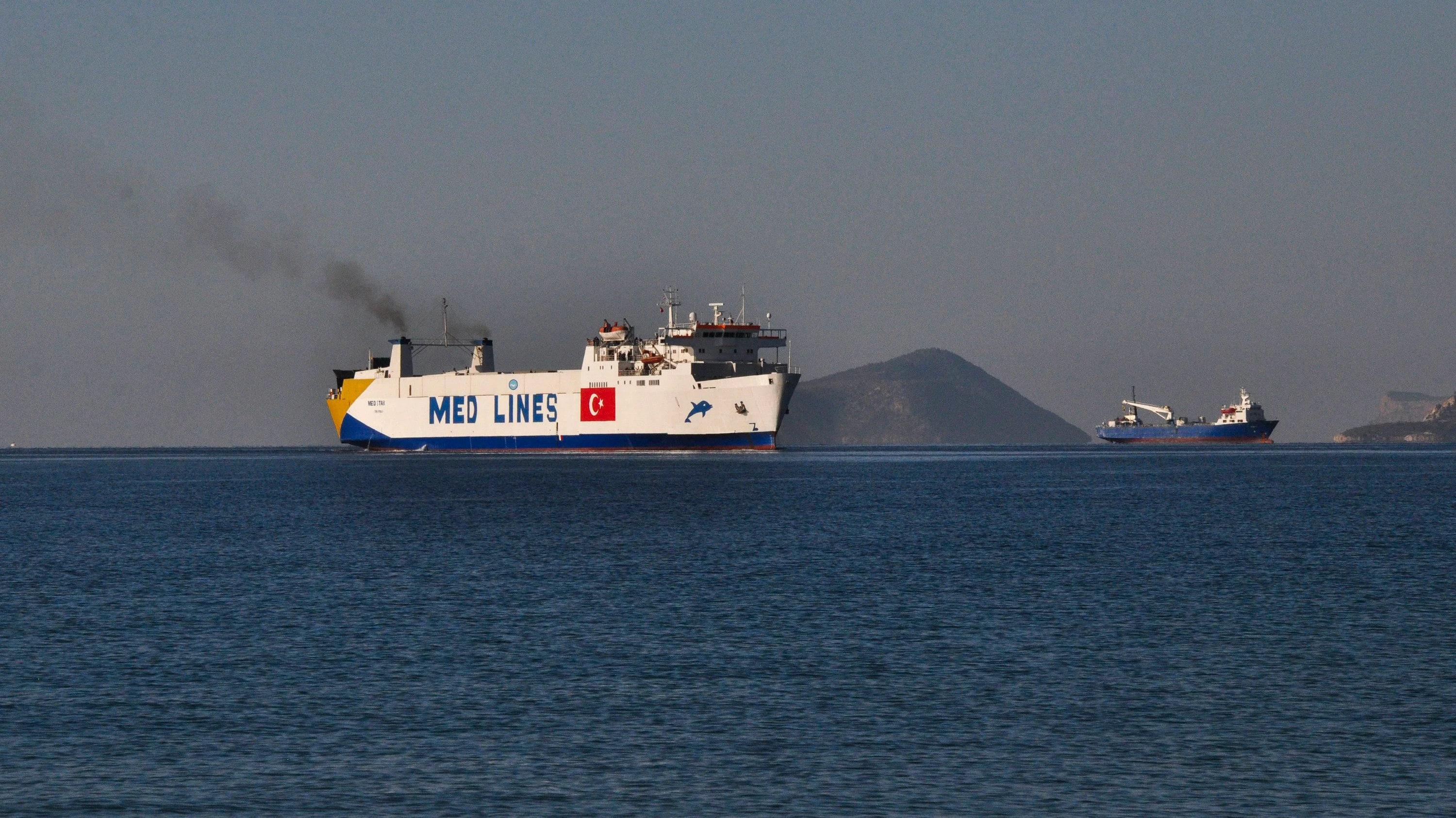 Eine Fähre legt im Hafen von Tasucu im Süden der Türkei an. Die gekenterte Fähre war auf dem Weg nach Tasucu (symbolbild). - dpa