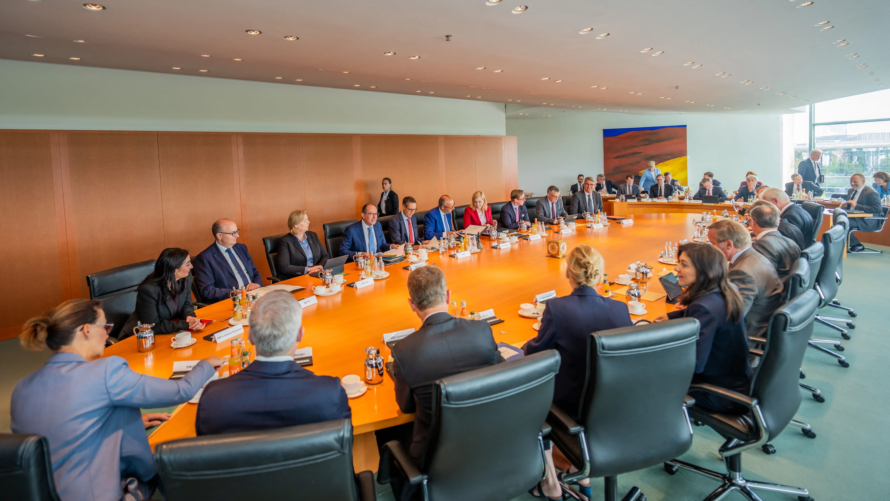 Bundesregierung: Kabinett beschließt Einkommensteuerreform: Höhere Sätze für Spitzenverdiener