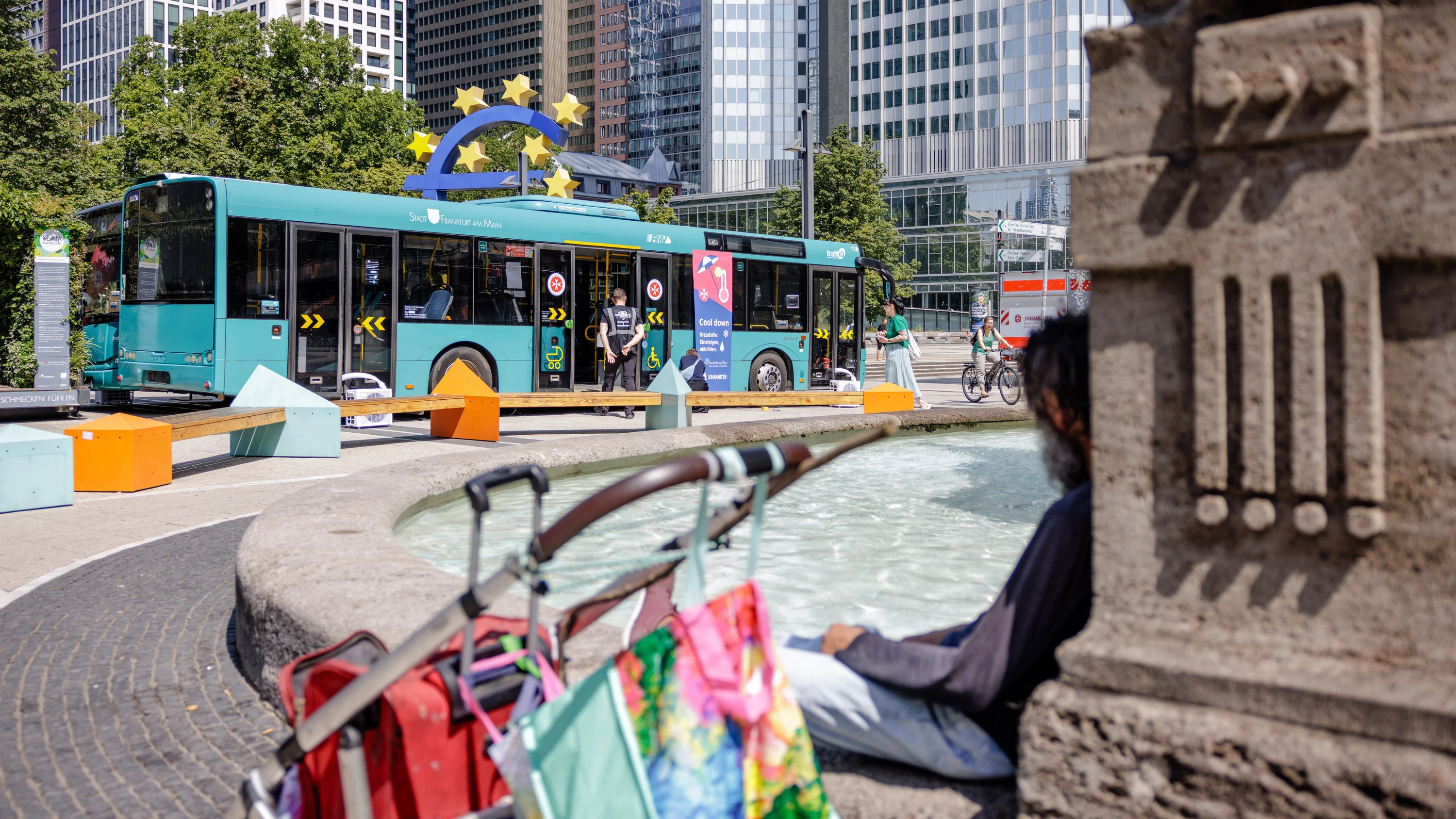 Hitze in Frankfurt: Busse werden zu Kälteinseln für Obdachlose