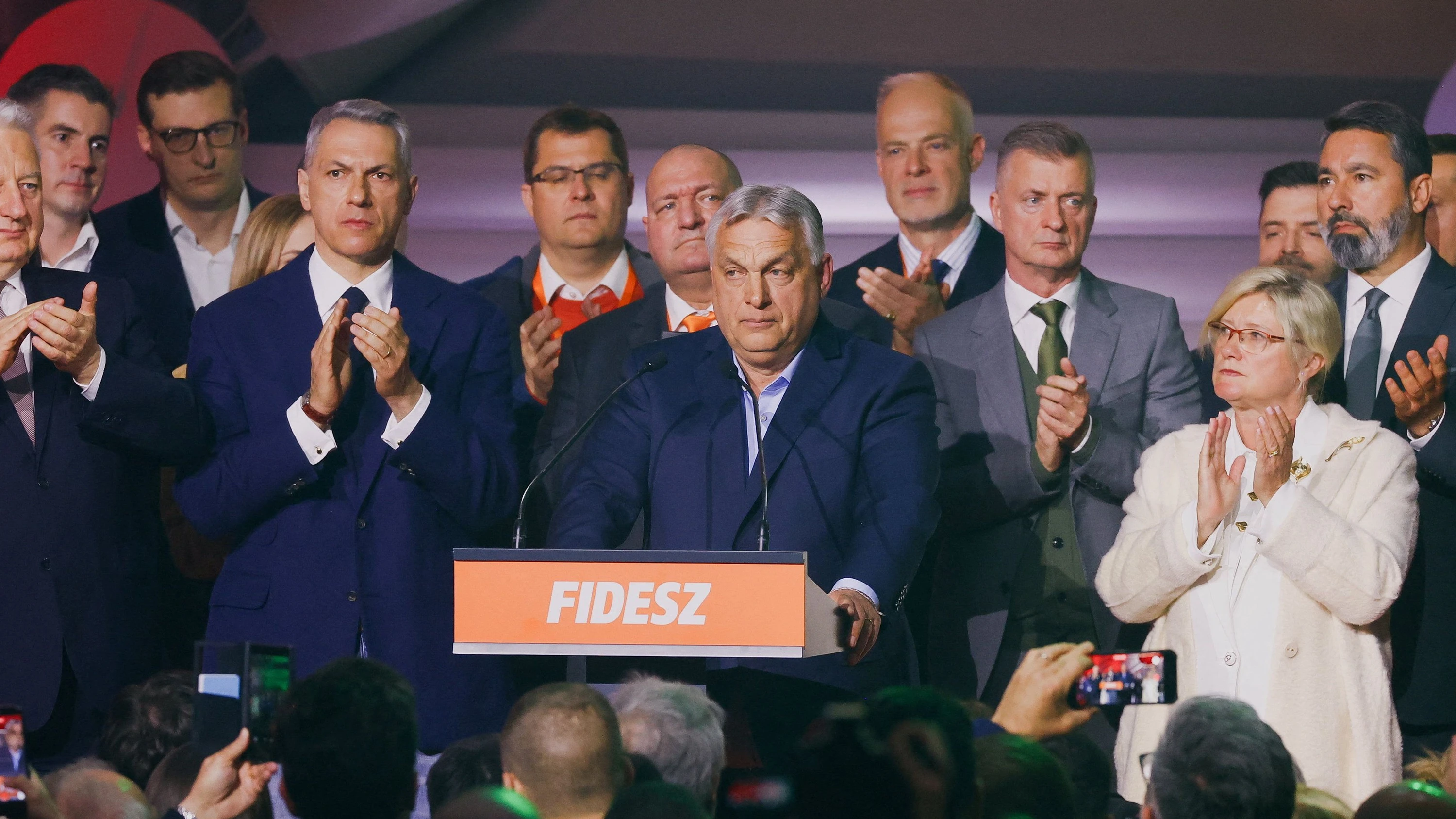 Liveblog Wahl in Ungarn: Orbán gesteht Niederlage ein und gratuliert Magyar