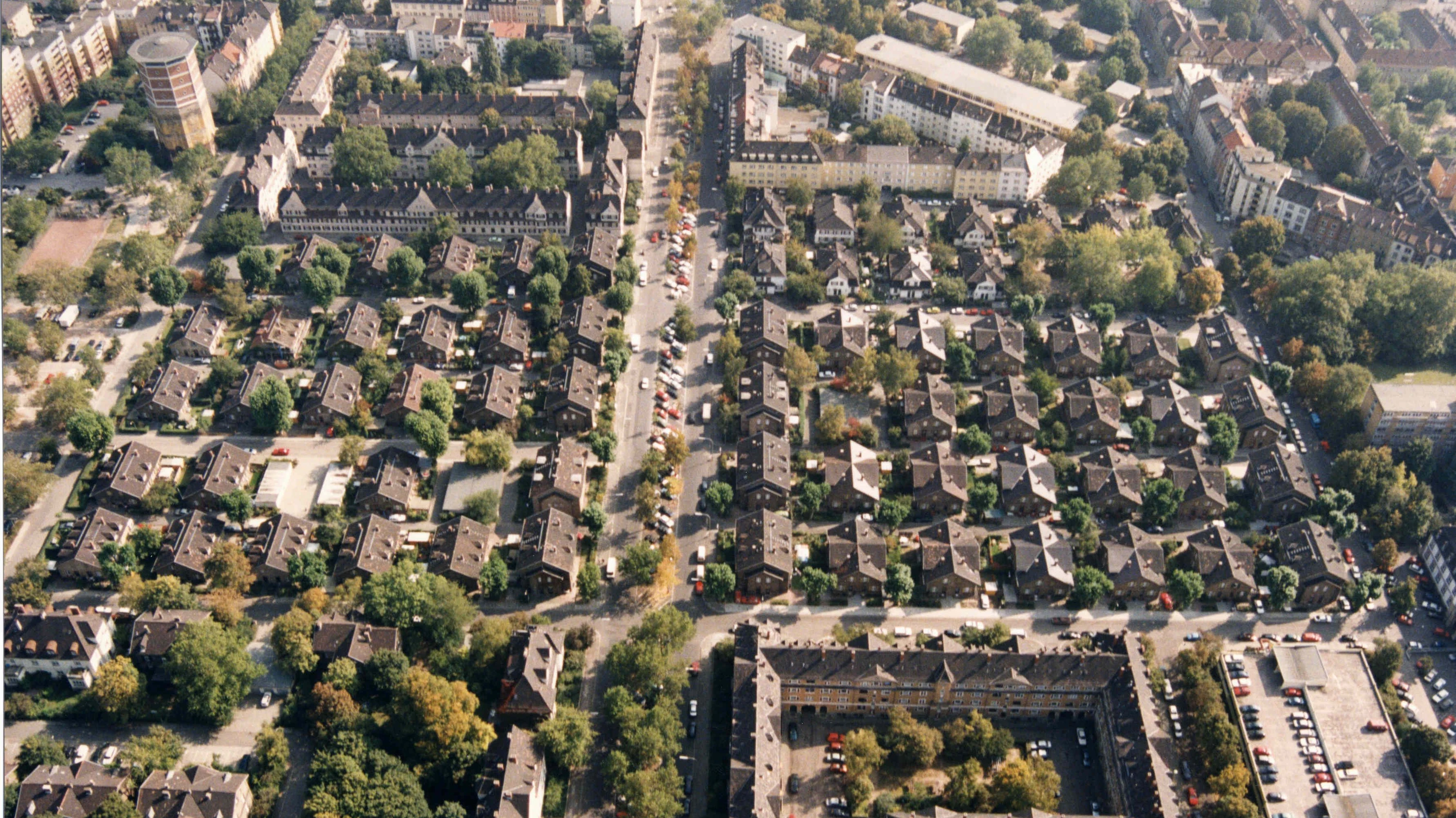 Angespannter Wohnungsmarkt: Jedes zehnte Unternehmen bietet Beschäftigten Wohnraum