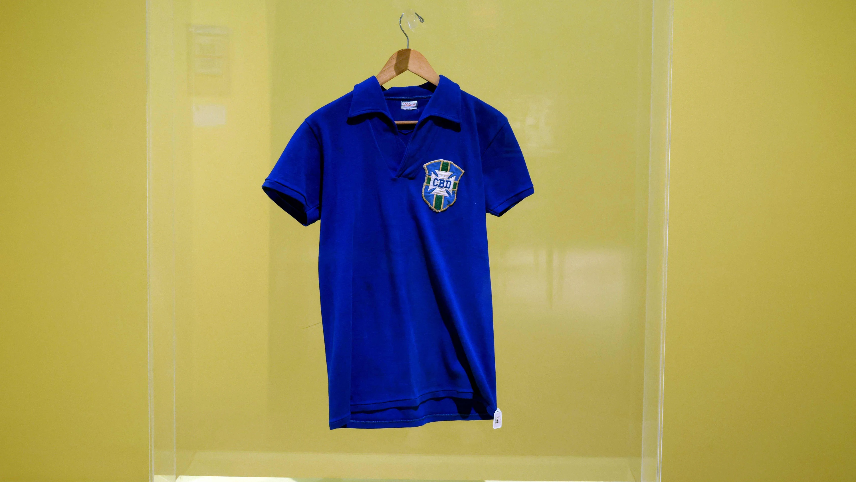 Auktion: Pelés WM-Trikot für 4,3 Millionen Euro versteigert