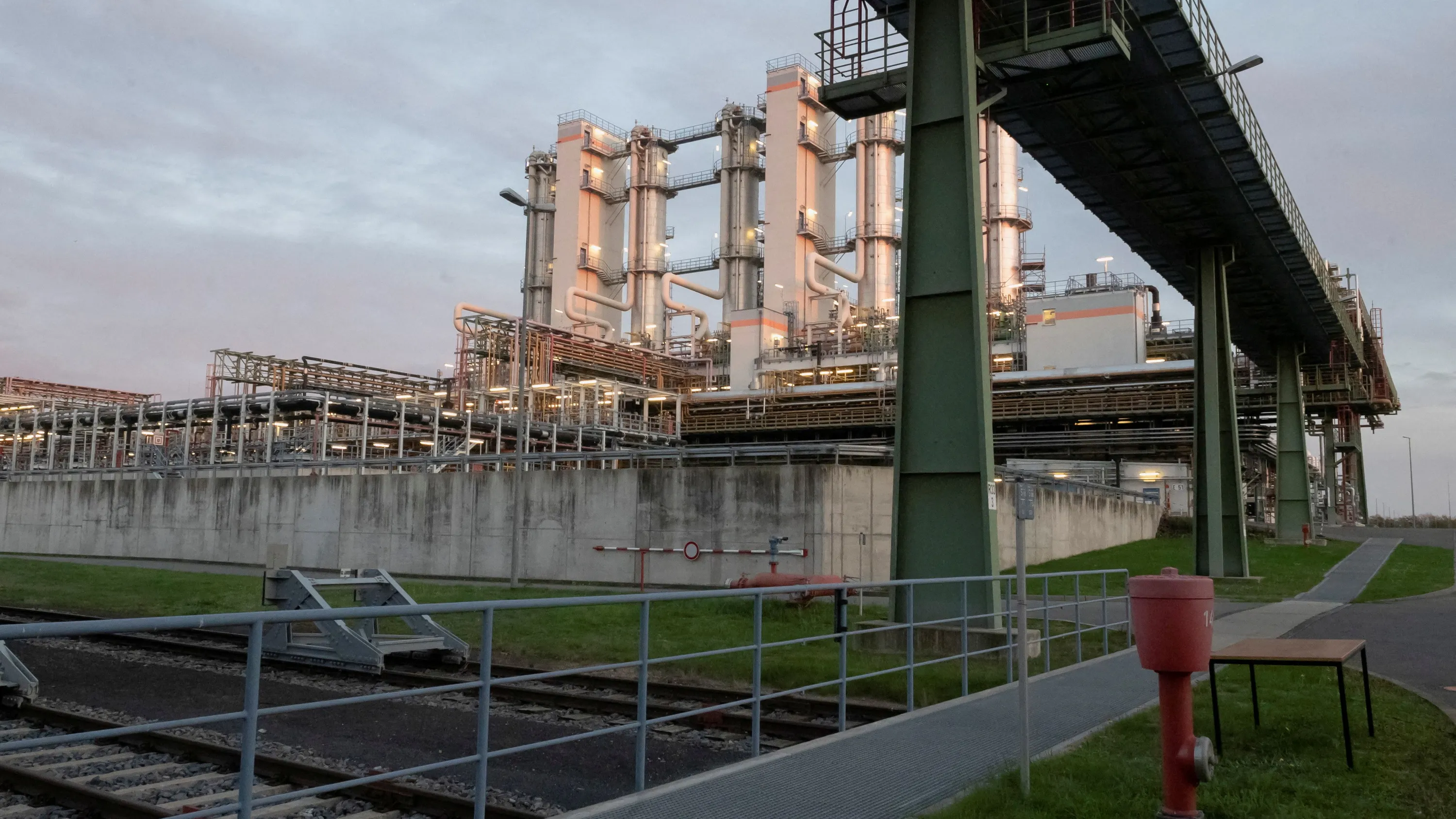 Trotz Konjunktur: Wacker Chemie spart sich gesund