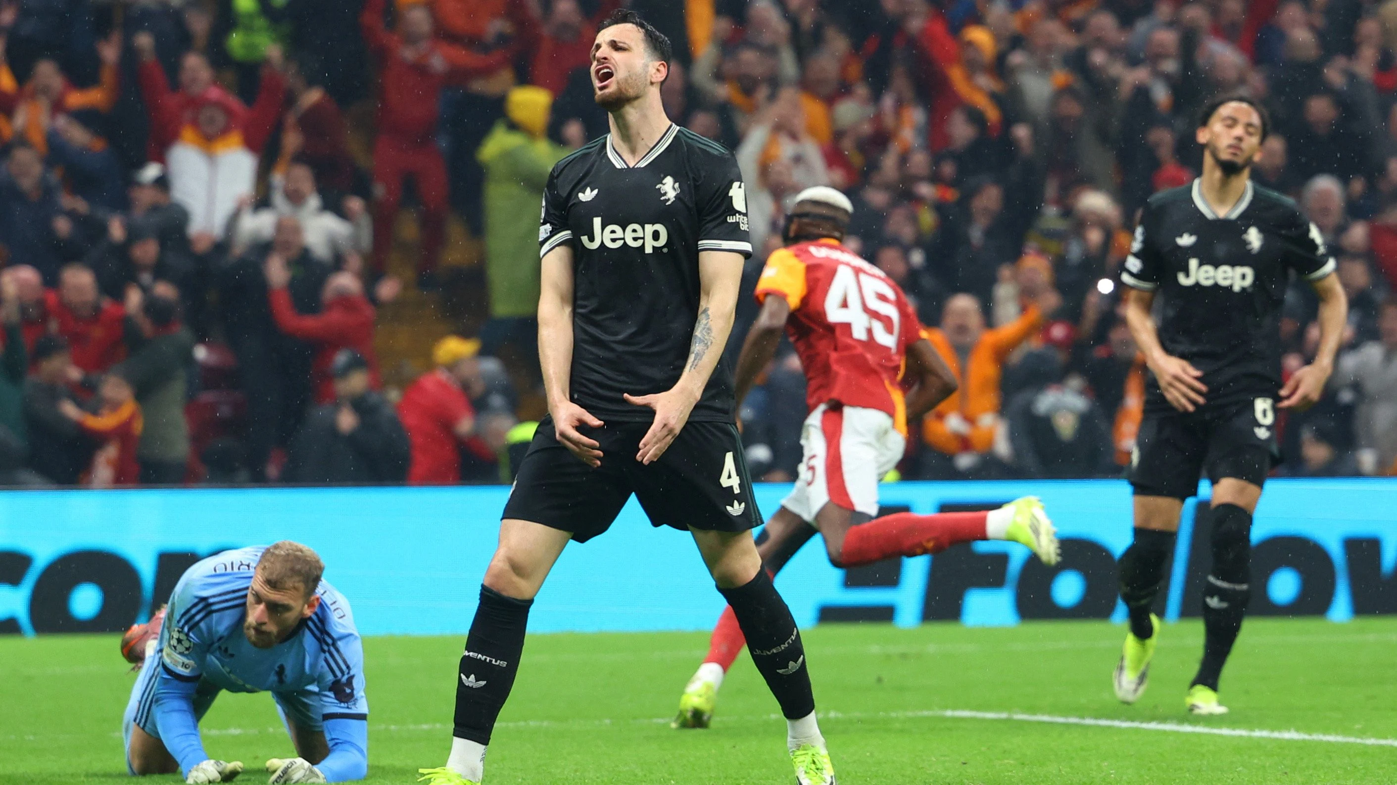 Champions-League-Play-offs: Juventus erlebt Debakel beim Hinspiel in Istanbul Champions-League-Play-offs: Juventus erlebt Debakel beim Hinspiel in Istanbul