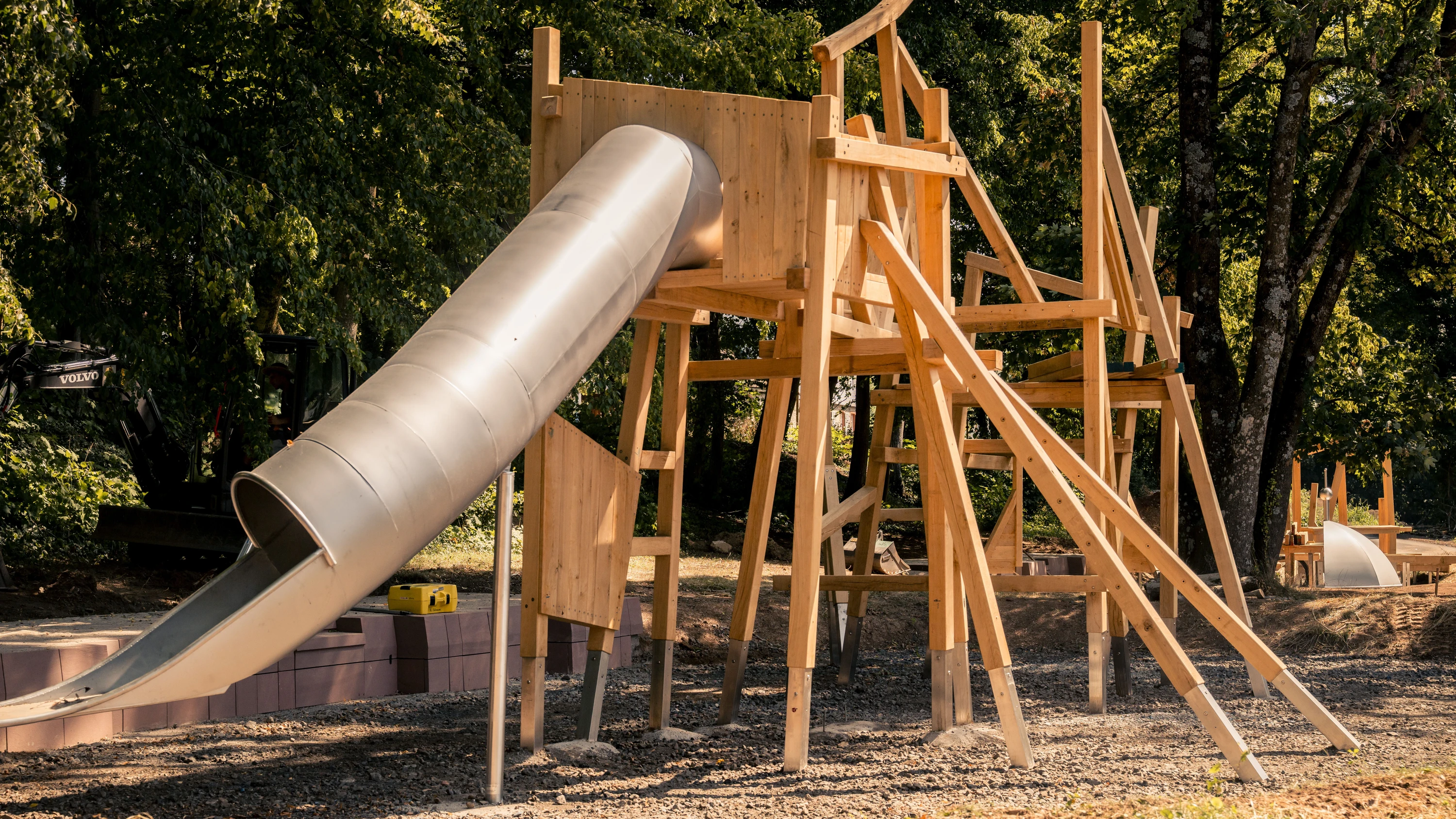 Blickfang: Der neue Fachwerk-Spielplatz im Schlosspark zu Gedern sucht in der Region seinesgleichen. - Maximilian von Lachner