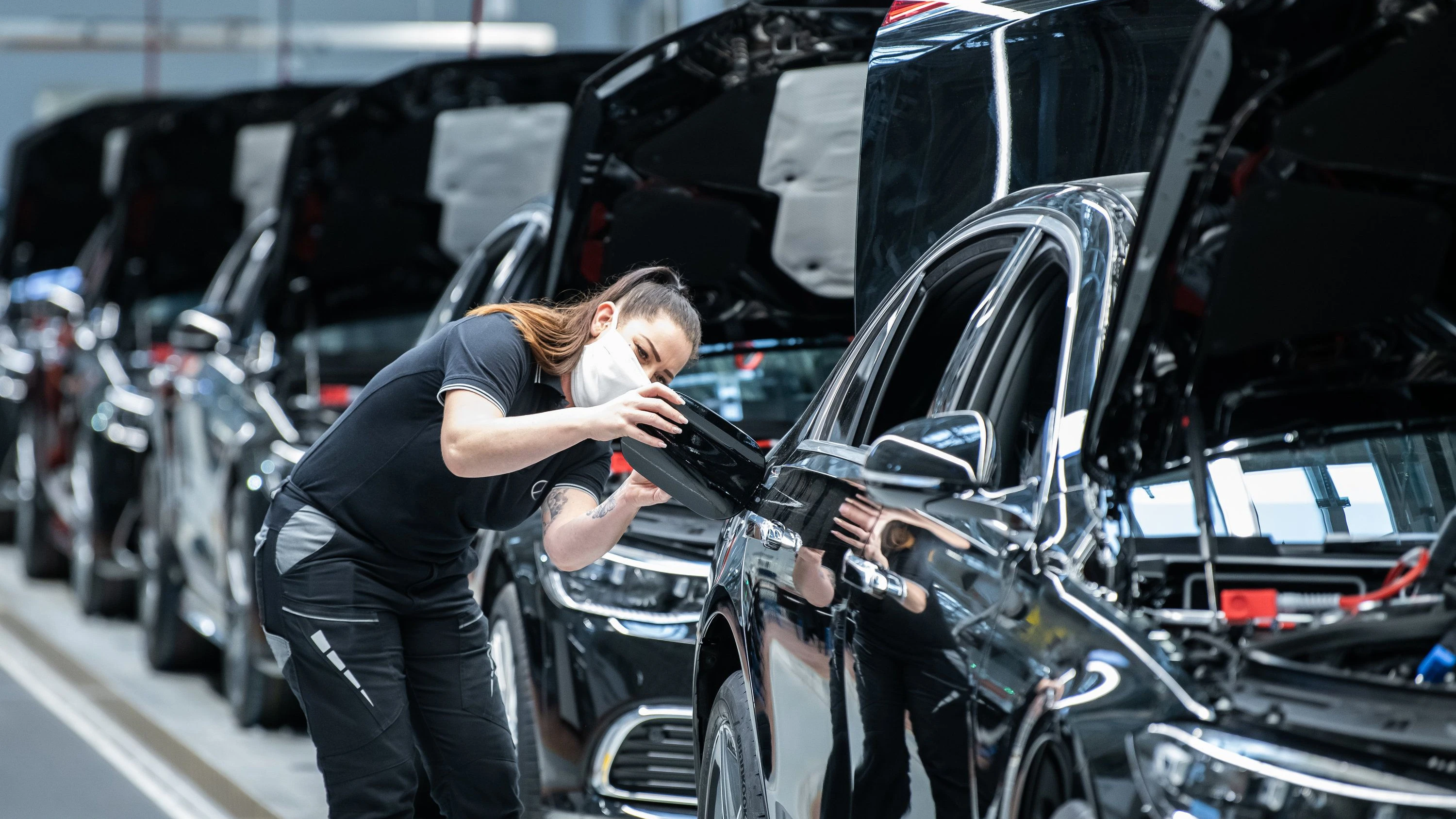Business-Ticker: Mercedes verkauft weniger Autos