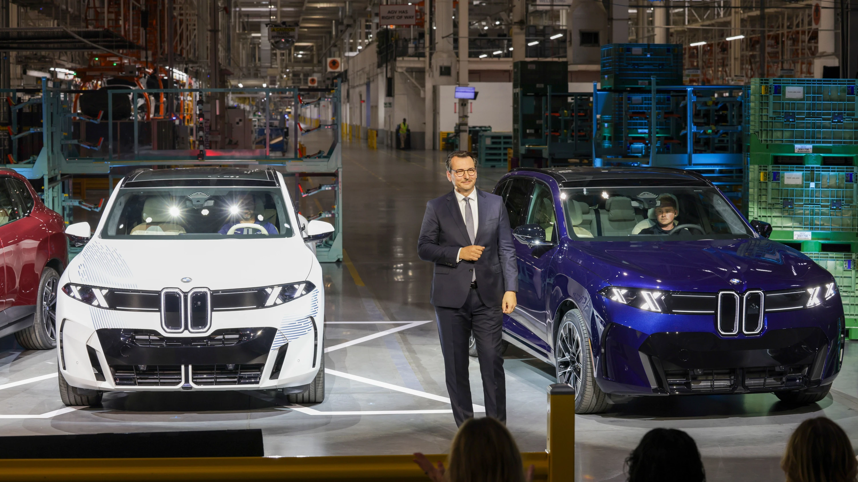 Im „Gravitationszentrum“ von BMW in den USA: Vorstandschef Milan Nedeljković bei der Vorstellung des neuen X5 in Spartanburg. - AP Photo/Jason Walle