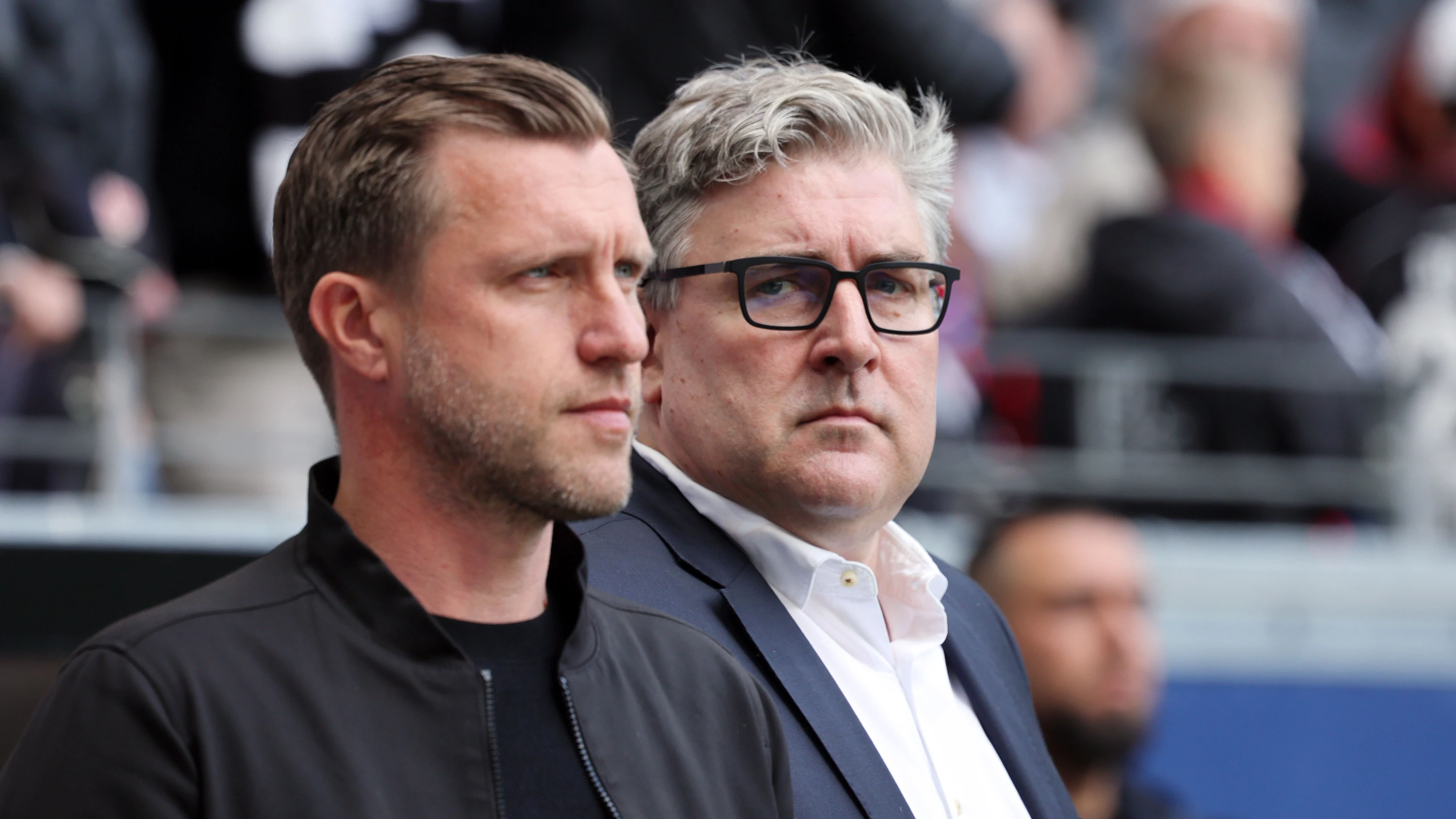 Die Leichtigkeit ist verschwunden: Markus Krösche, Sportvorstand von Eintracht Frankfurt, und Axel Hellmann, Vorstandsprecher (rechts). - picture alliance