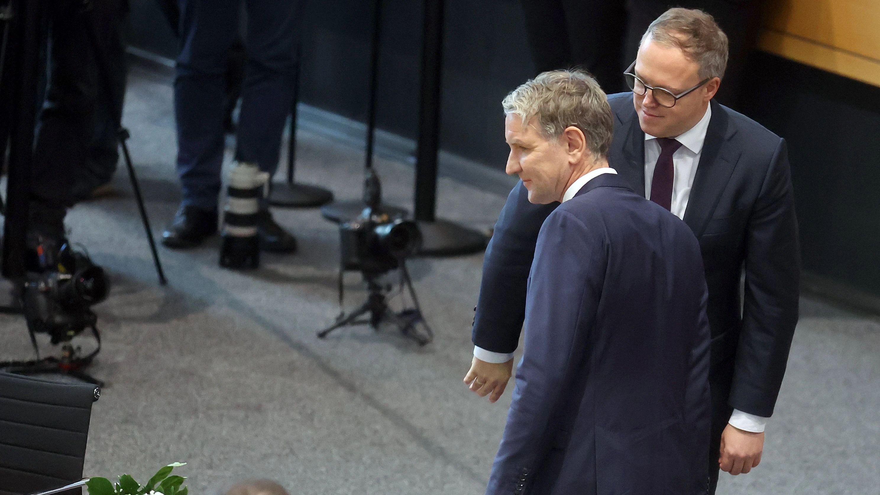 Deutschland-Blog: Misstrauensvotum in Thüringen: Höcke tritt gegen Voigt an