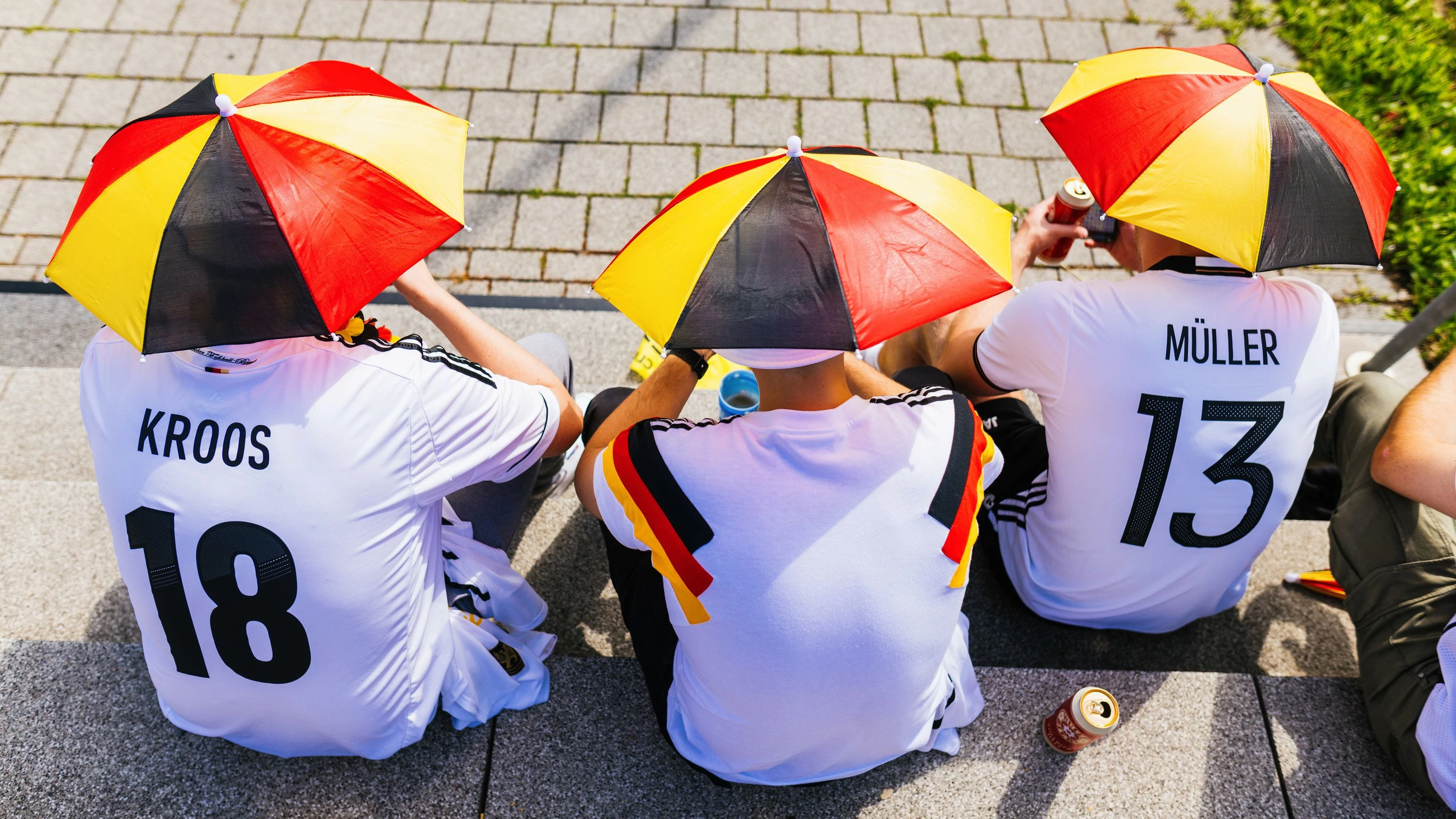 Bleiben diesmal wohl zu Hause: Fans der deutschen Nationalmannschaft - dpa