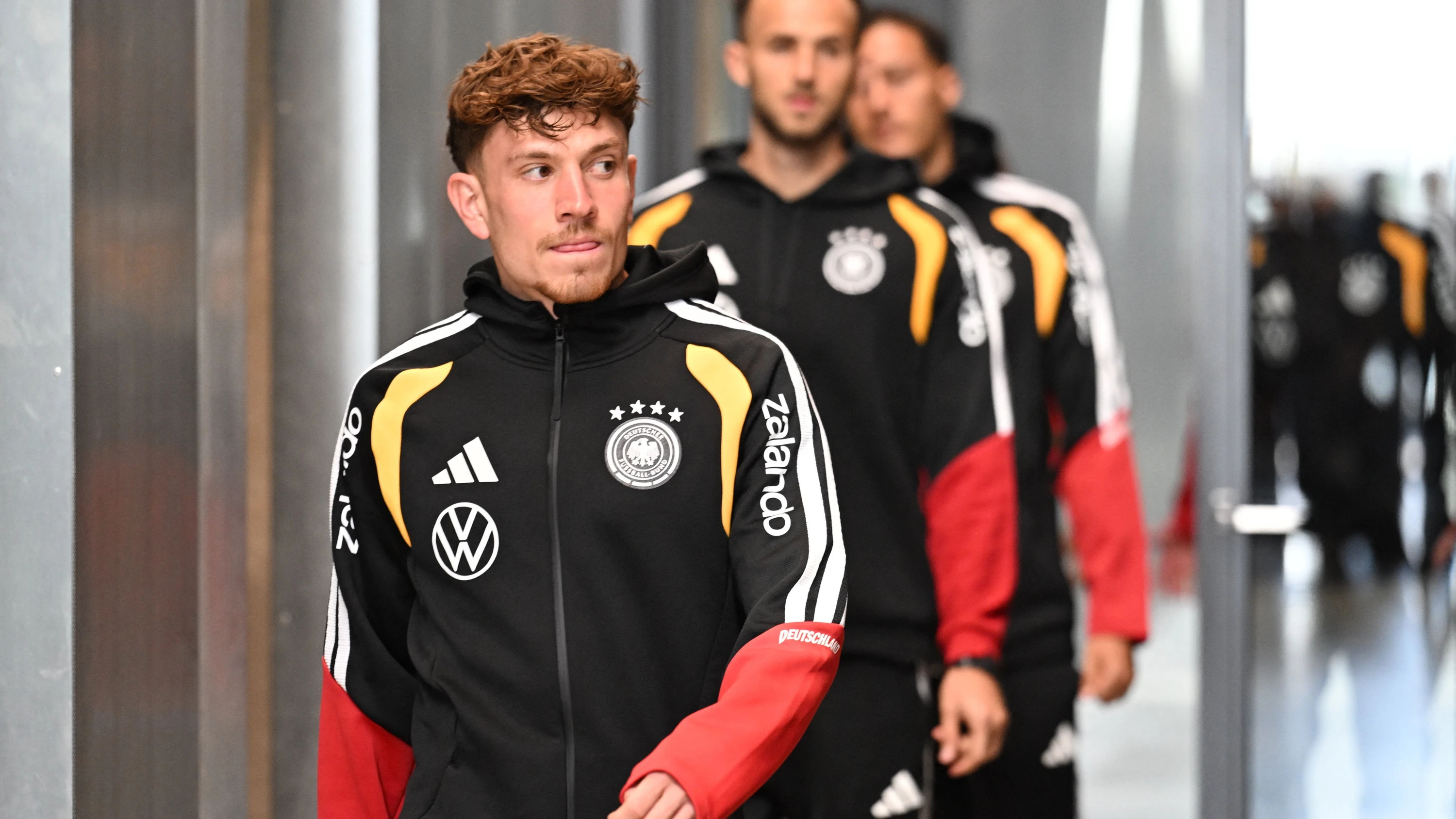 „Wie er einen dann auch anlacht“: Philipp Treu (vorne) über Jürgen Klopp - dpa
