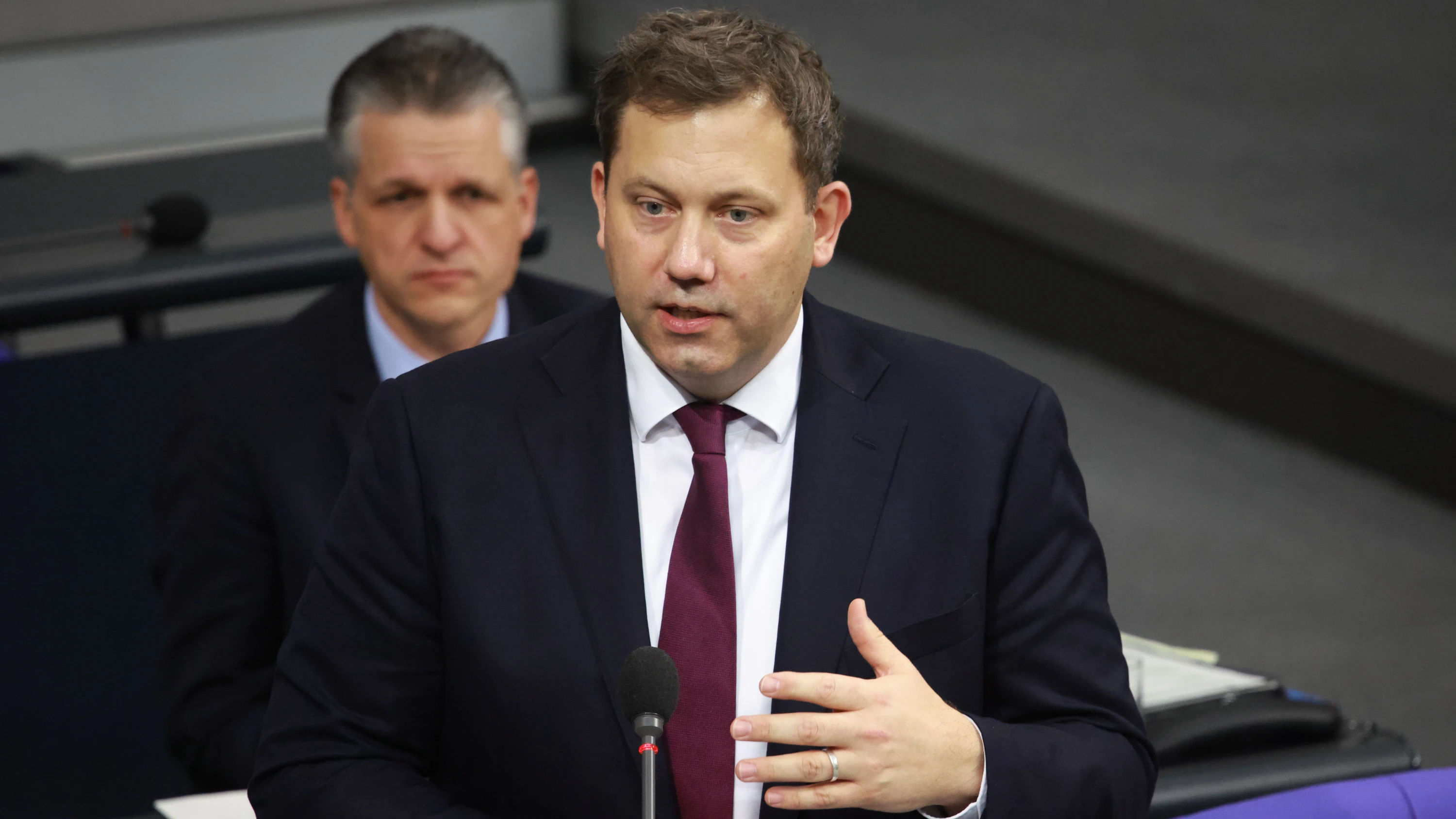 Liveblog Bundespolitik: Klingbeil verlangt eigene Mehrheit für Rentenpaket Liveblog Bundespolitik: Klingbeil verlangt eigene Mehrheit für Rentenpaket