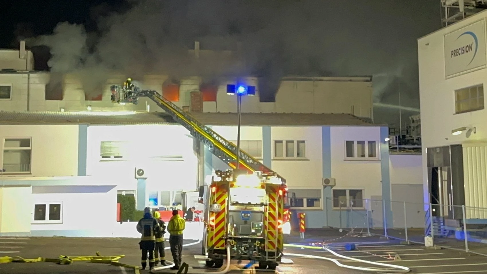 Rhein-Main-Liveblog: Hattersheim: Millionenschaden bei Großbrand in Lagerkomplex