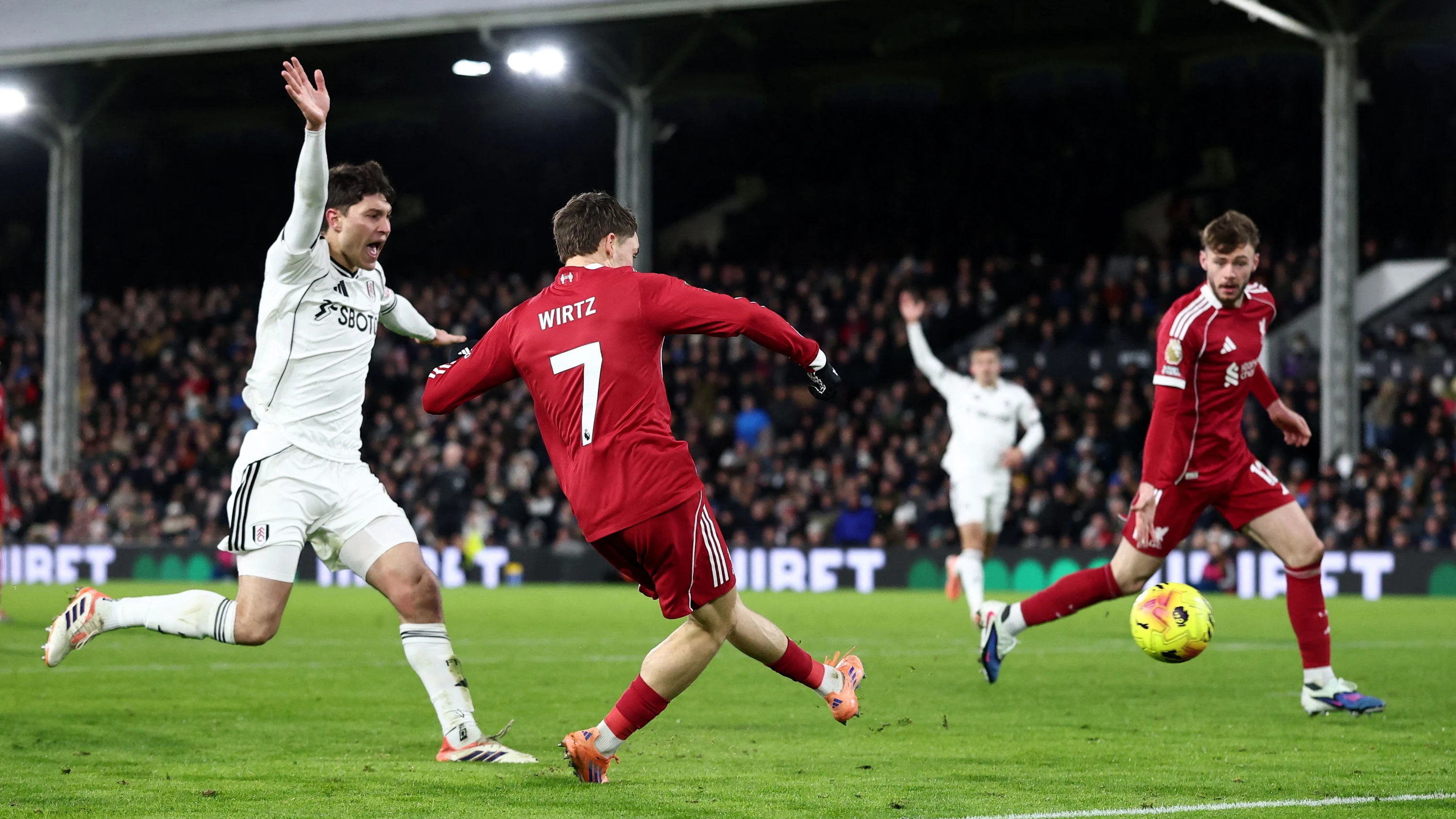 Premier-League-Fußball: Wirtz trifft bei Liverpools Last-Minute-Drama